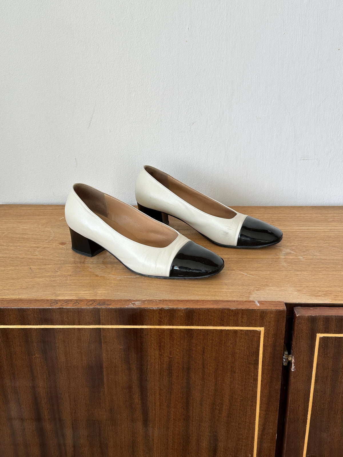 Vintage Cream Black Pumps Patent Cap Toe