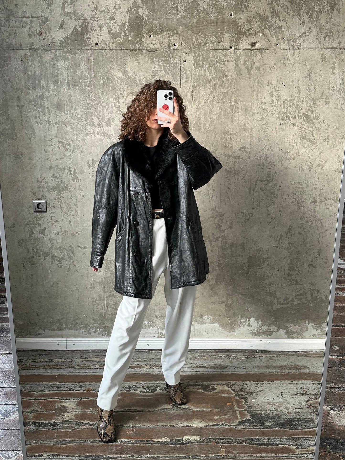 Vintage 90s black leather jacket with fur collar