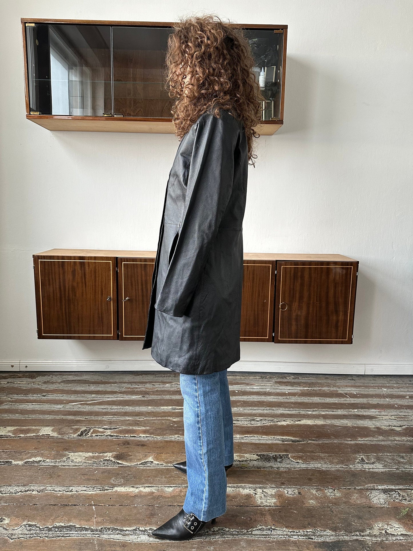 Vintage 90s straight leather coat in black