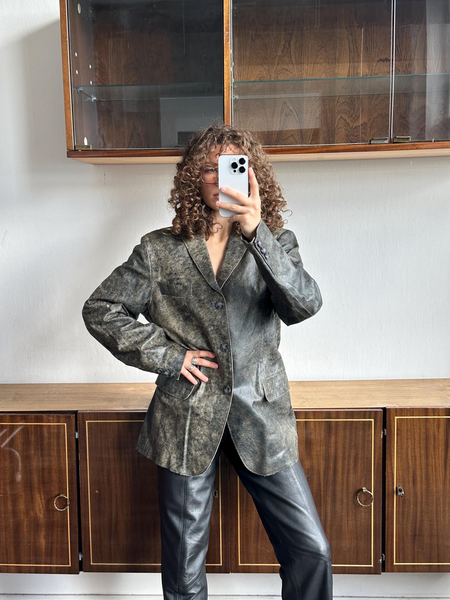 Vintage 90s minimalistic distressed leather blazer in grey, faded leather jacket