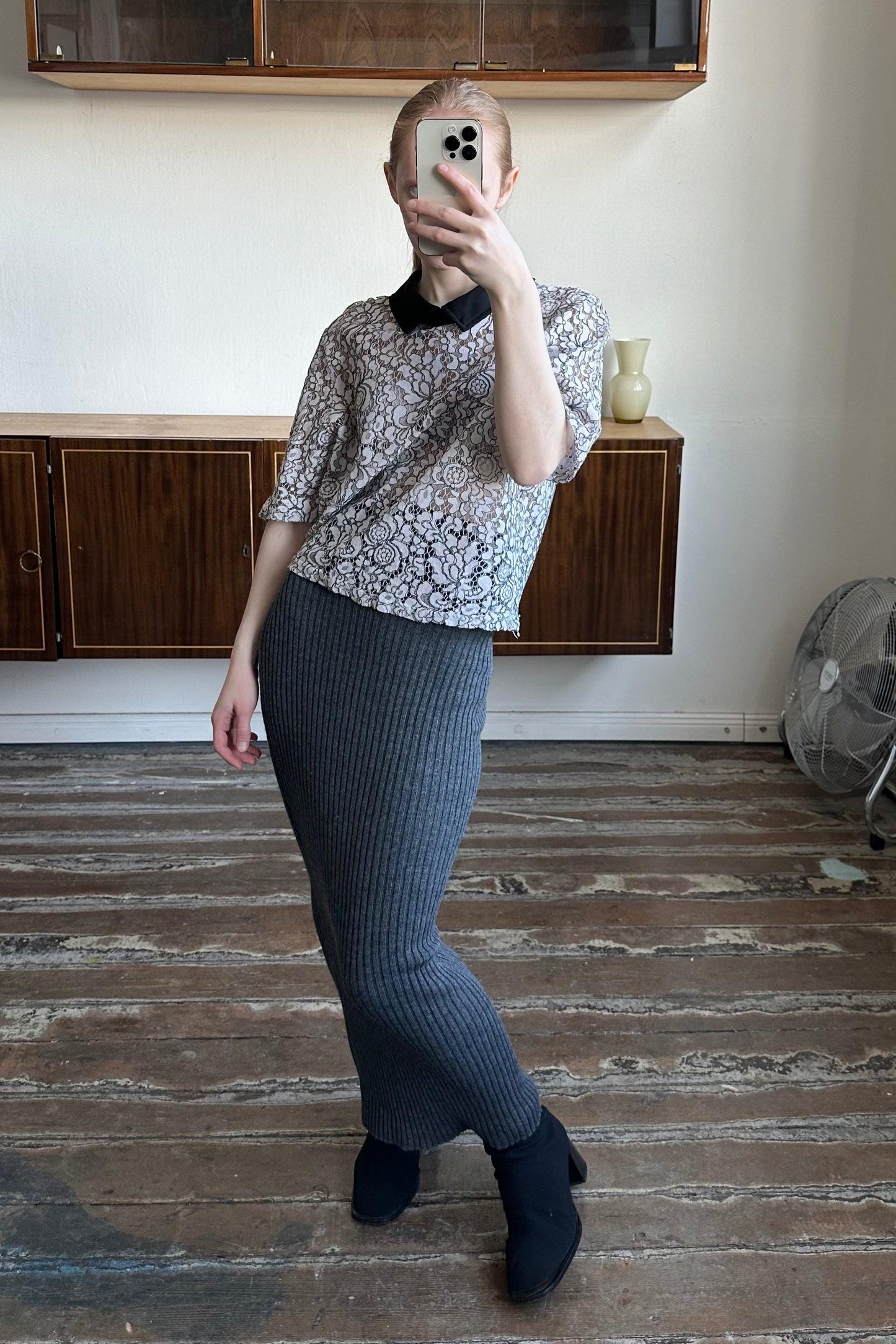 Vintage minimalistic short-sleeved top in black and white