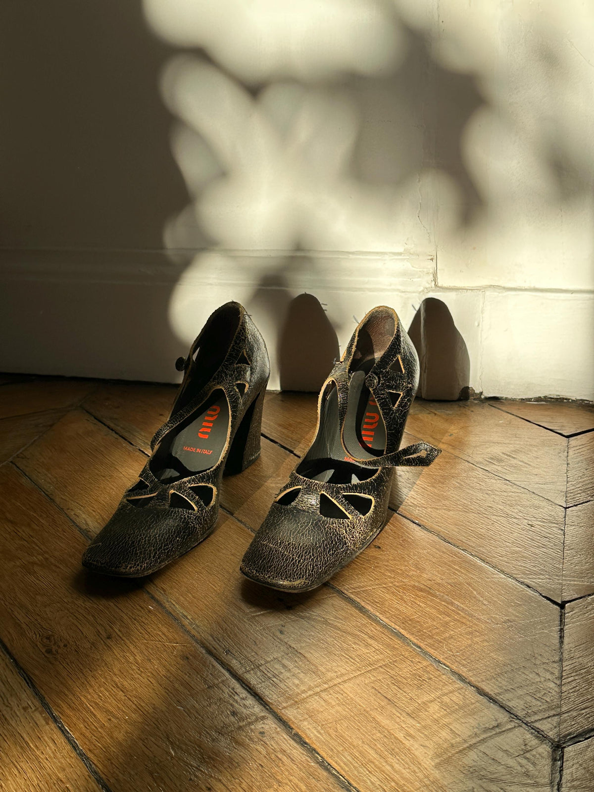 Archive Miu Miu FW2001 Cracked Leather Mary Jane Heels I US 6.5