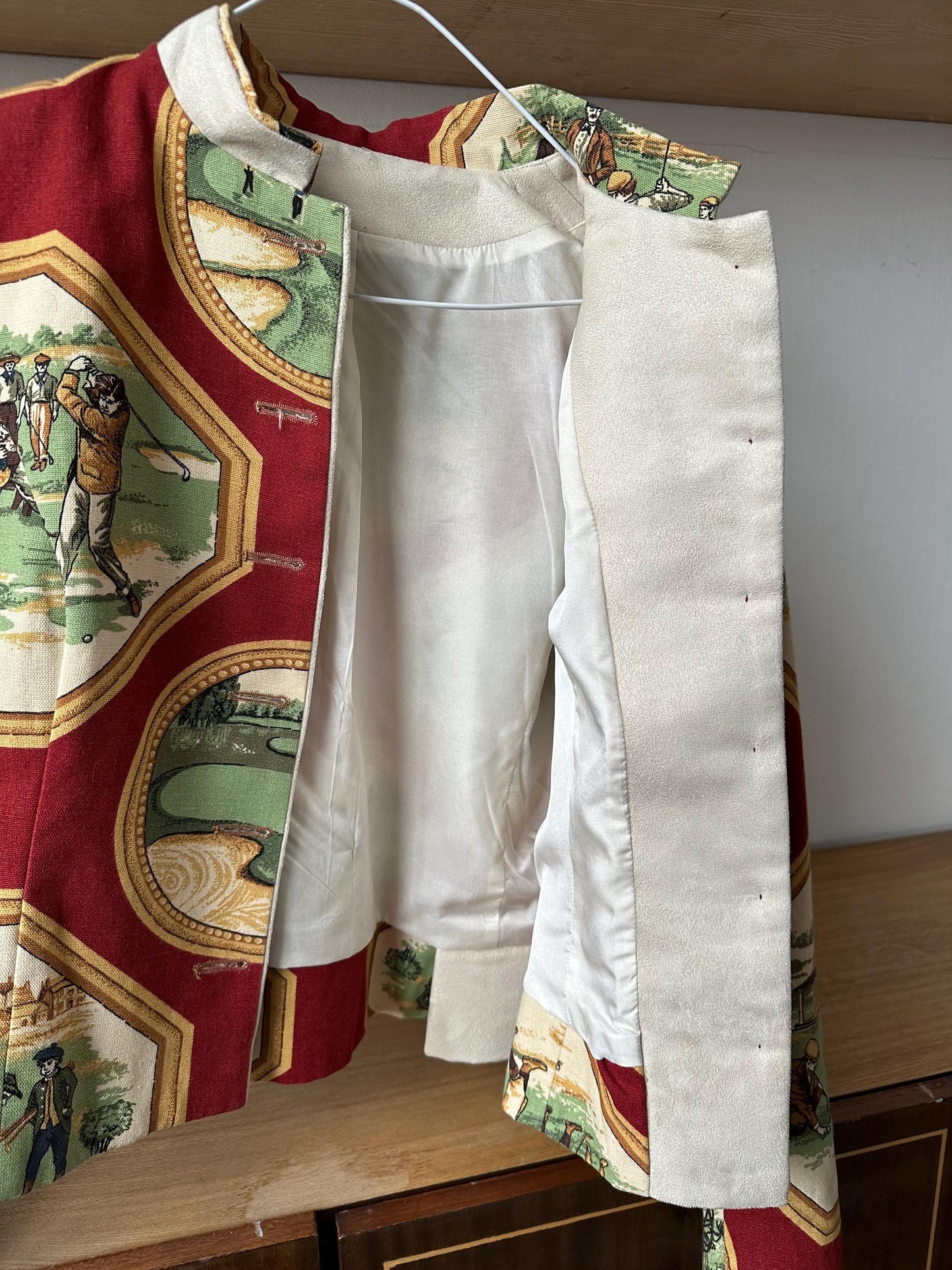 Vintage tapestry blazer in red and white with golf scenes