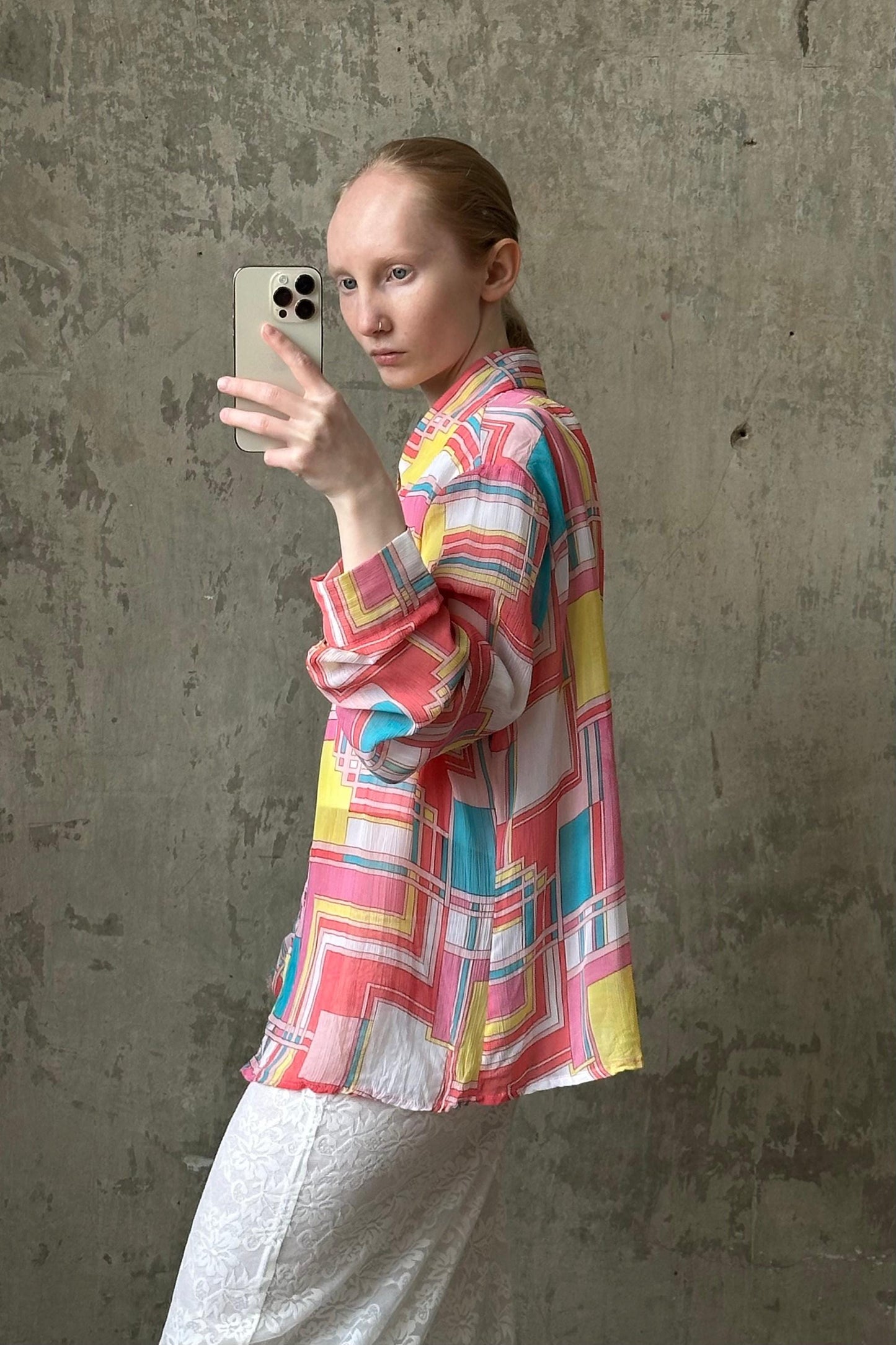 Vintage long-sleeve blouse/shirt with abstract patterned print in pink