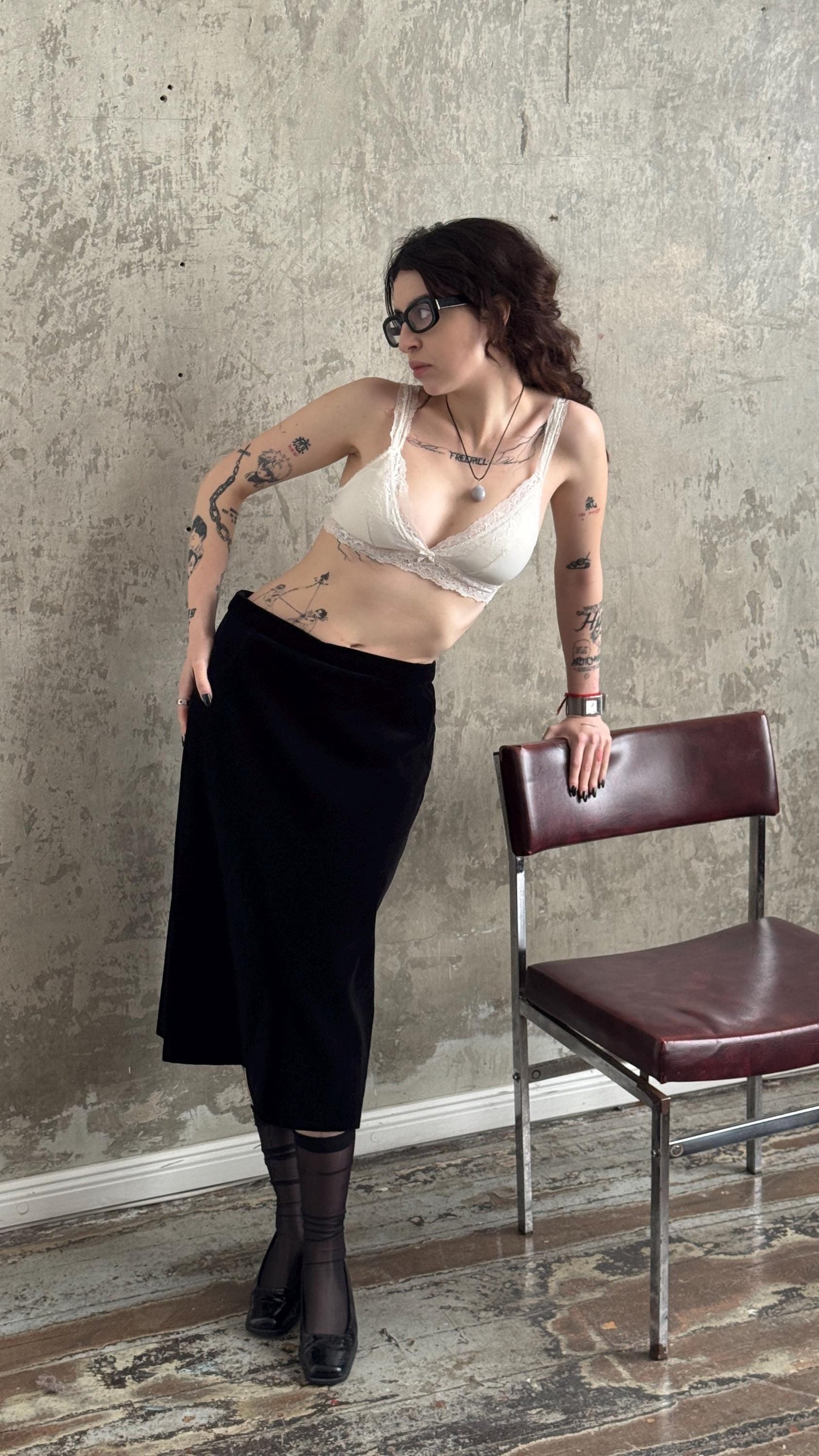 Vintage Velvet Pencil Midi Skirt in Black