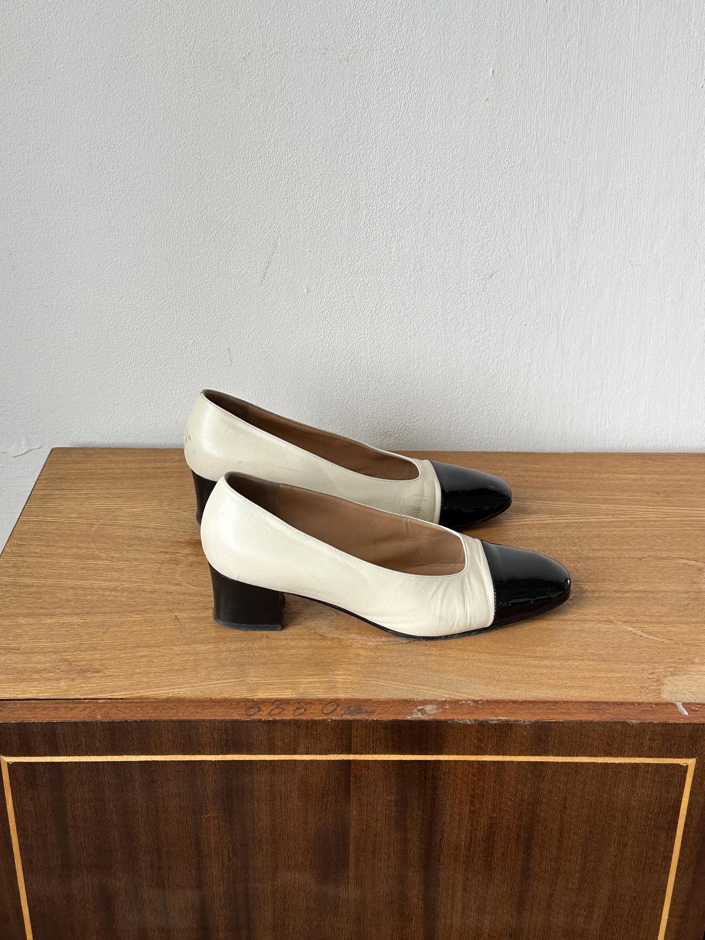 Vintage Cream Black Pumps Patent Cap Toe