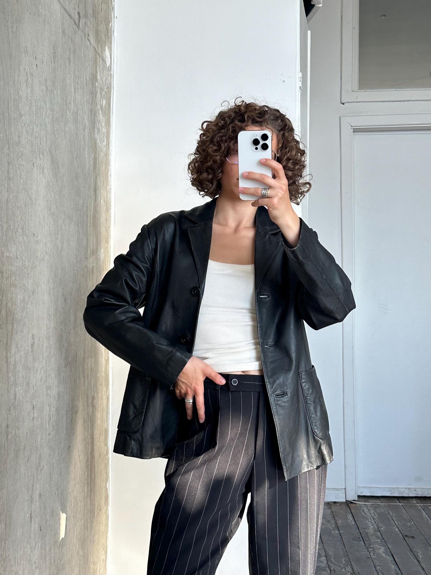 Vintage 90s cropped leather blazer in black