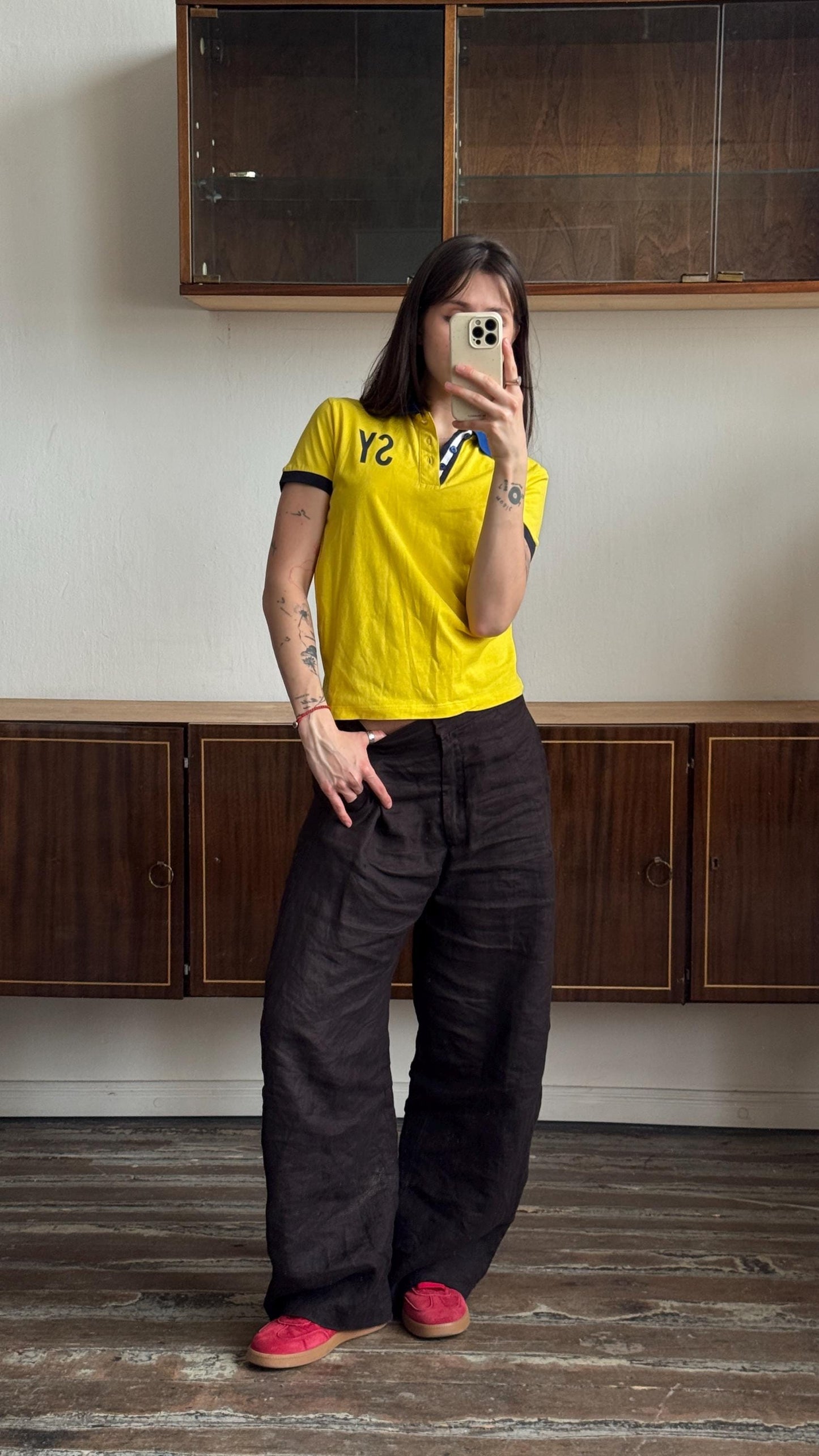 Vintage t-shirt in bright yellow with logo