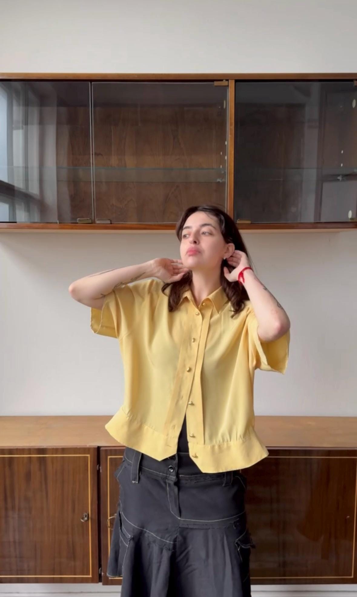 Vintage short-sleeve blouse in yellow with shoulder inserts