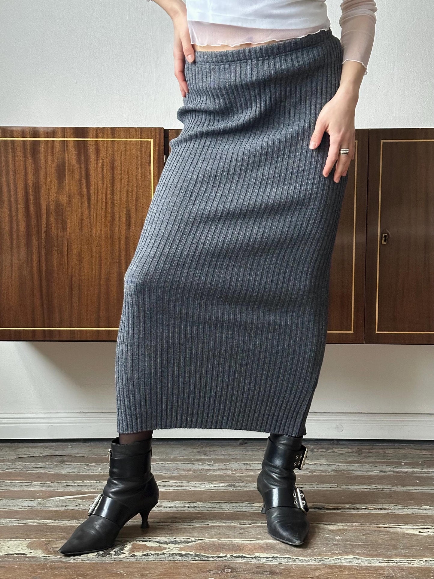 Vintage 90s long knitted skirt, maxi bodycon skirt in grey