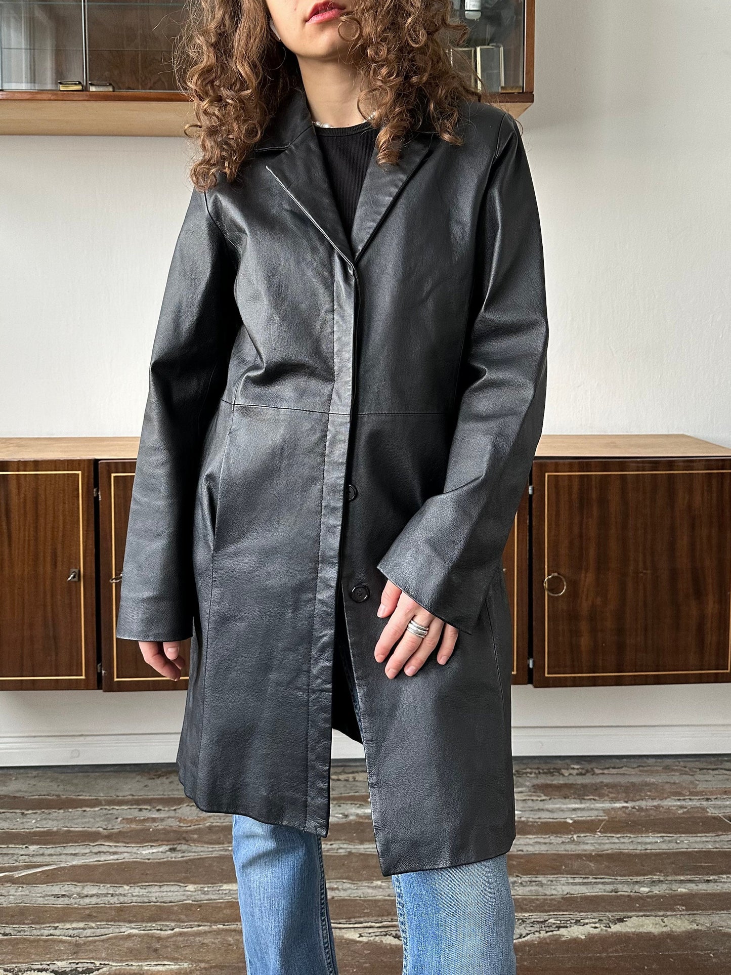 Vintage 90s straight leather coat in black