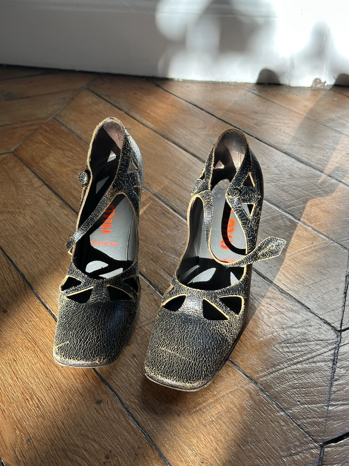 Archive Miu Miu FW2001 Cracked Leather Mary Jane Heels I US 6.5