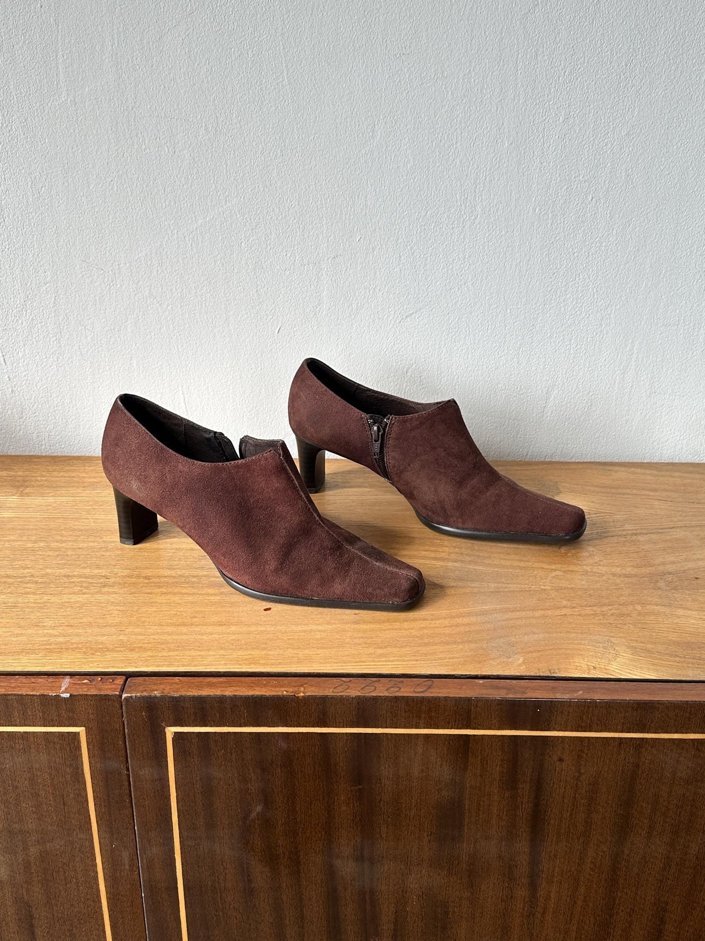 Vintage Brown Suede Ankle Boots | Pointed Toe Heeled Booties | US 8