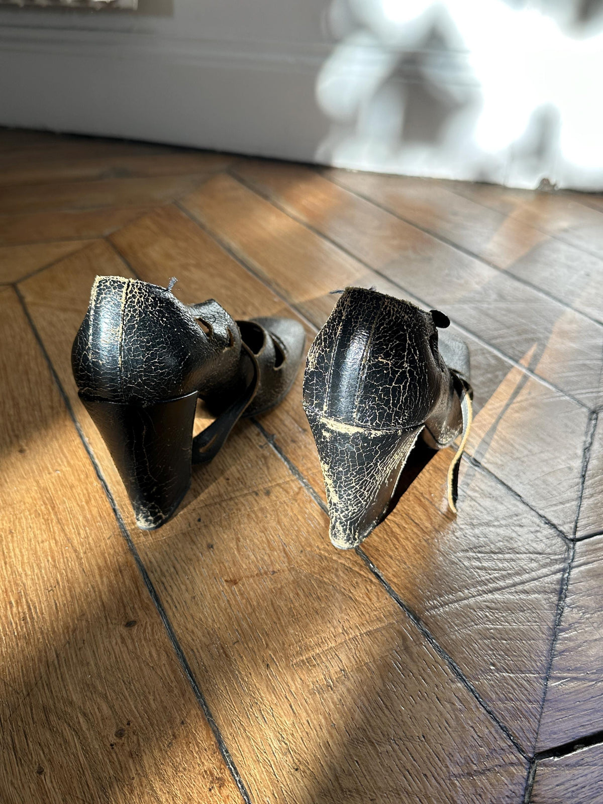 Archive Miu Miu FW2001 Cracked Leather Mary Jane Heels I US 6.5