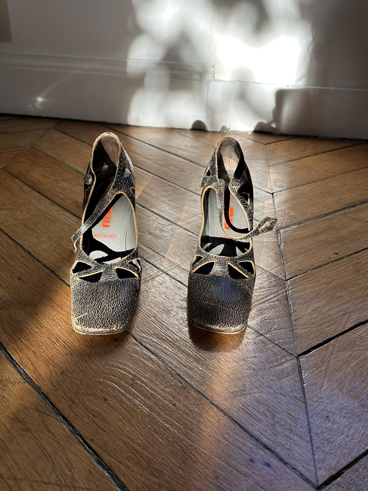 Archive Miu Miu FW2001 Cracked Leather Mary Jane Heels I US 6.5