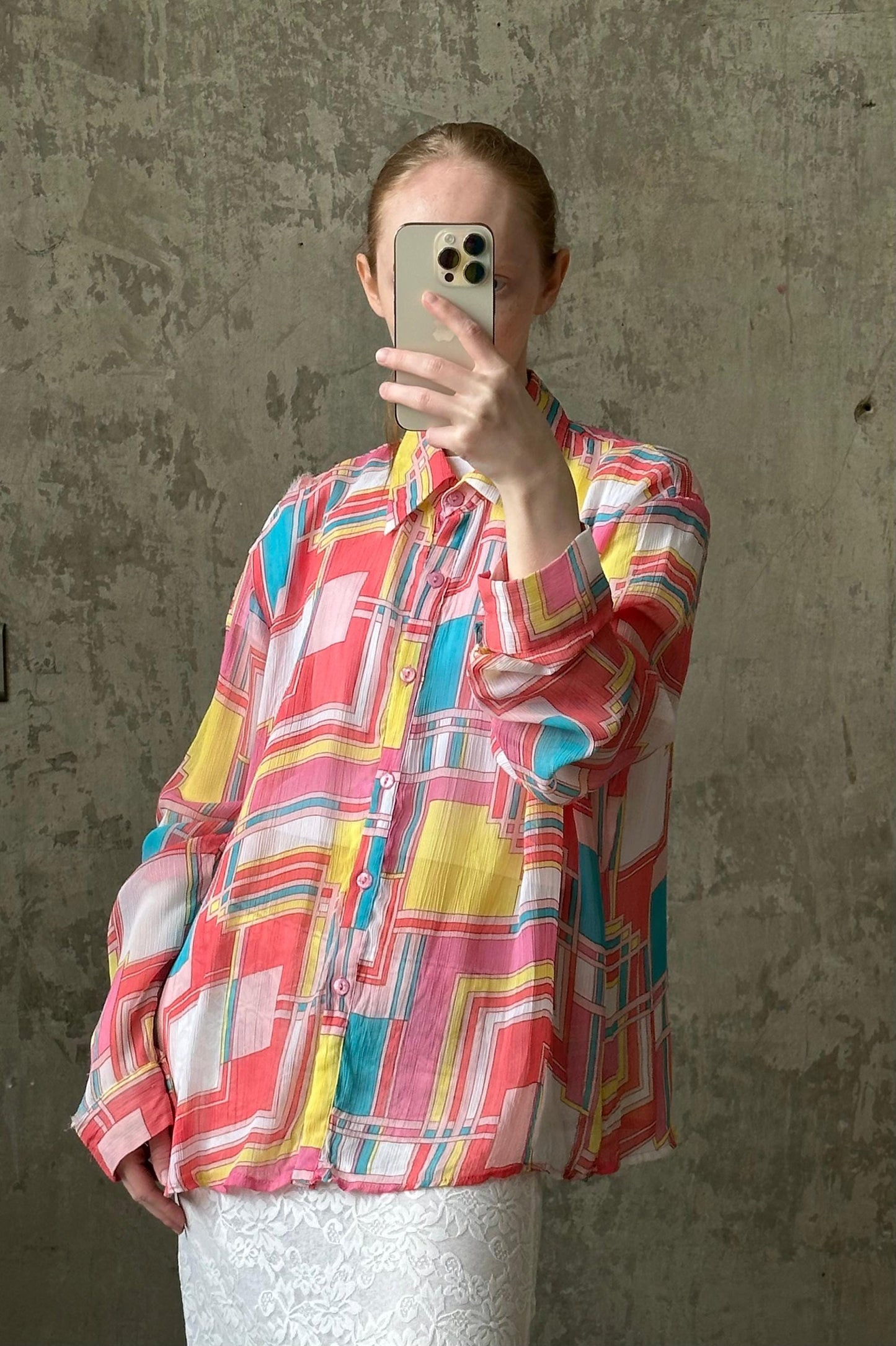 Vintage long-sleeve blouse/shirt with abstract patterned print in pink
