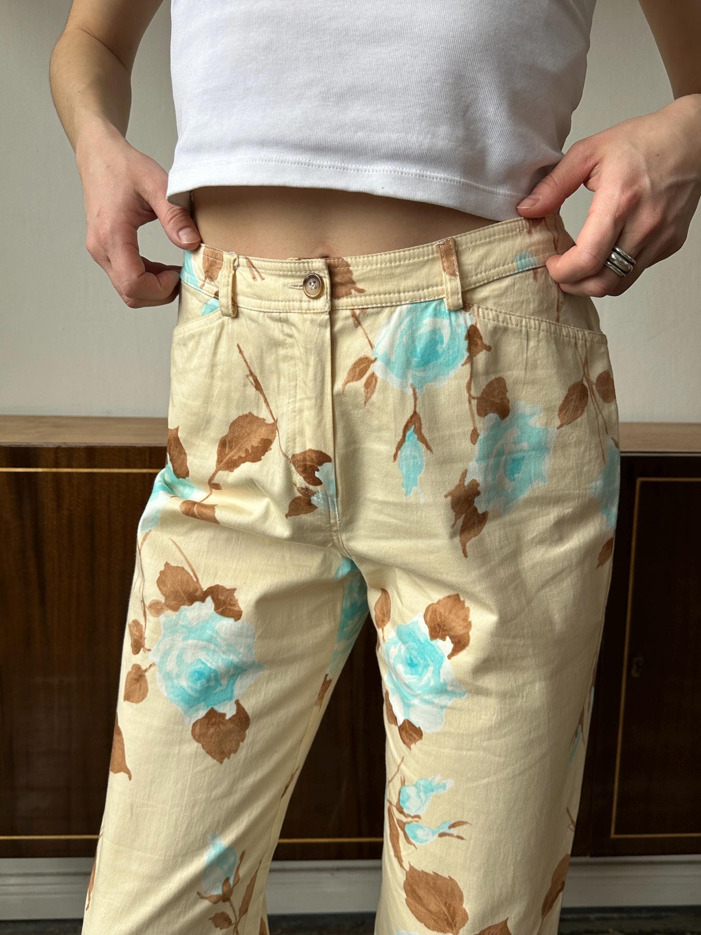 Vintage y2k high rise floral jeans in beige