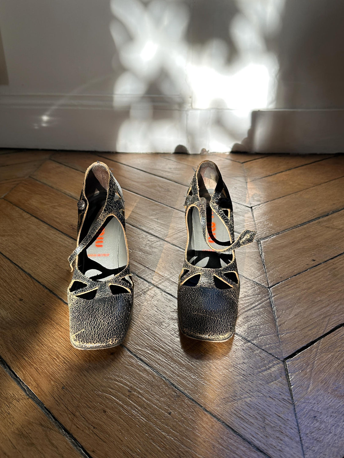 Archive Miu Miu FW2001 Cracked Leather Mary Jane Heels I US 6.5