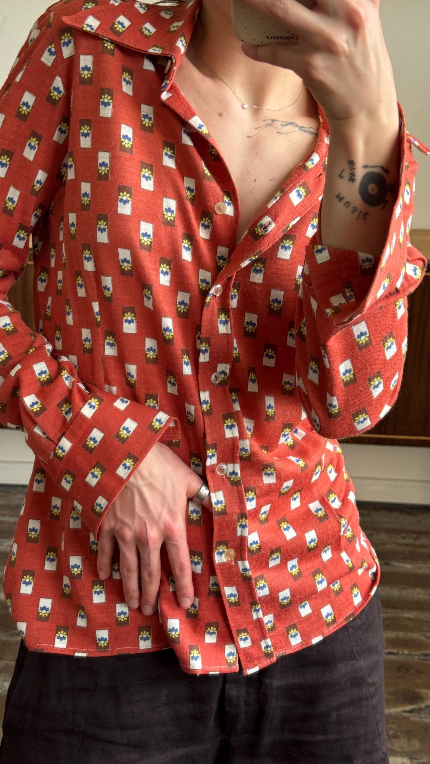 Vintage 90s patterned long sleeve blouse in red