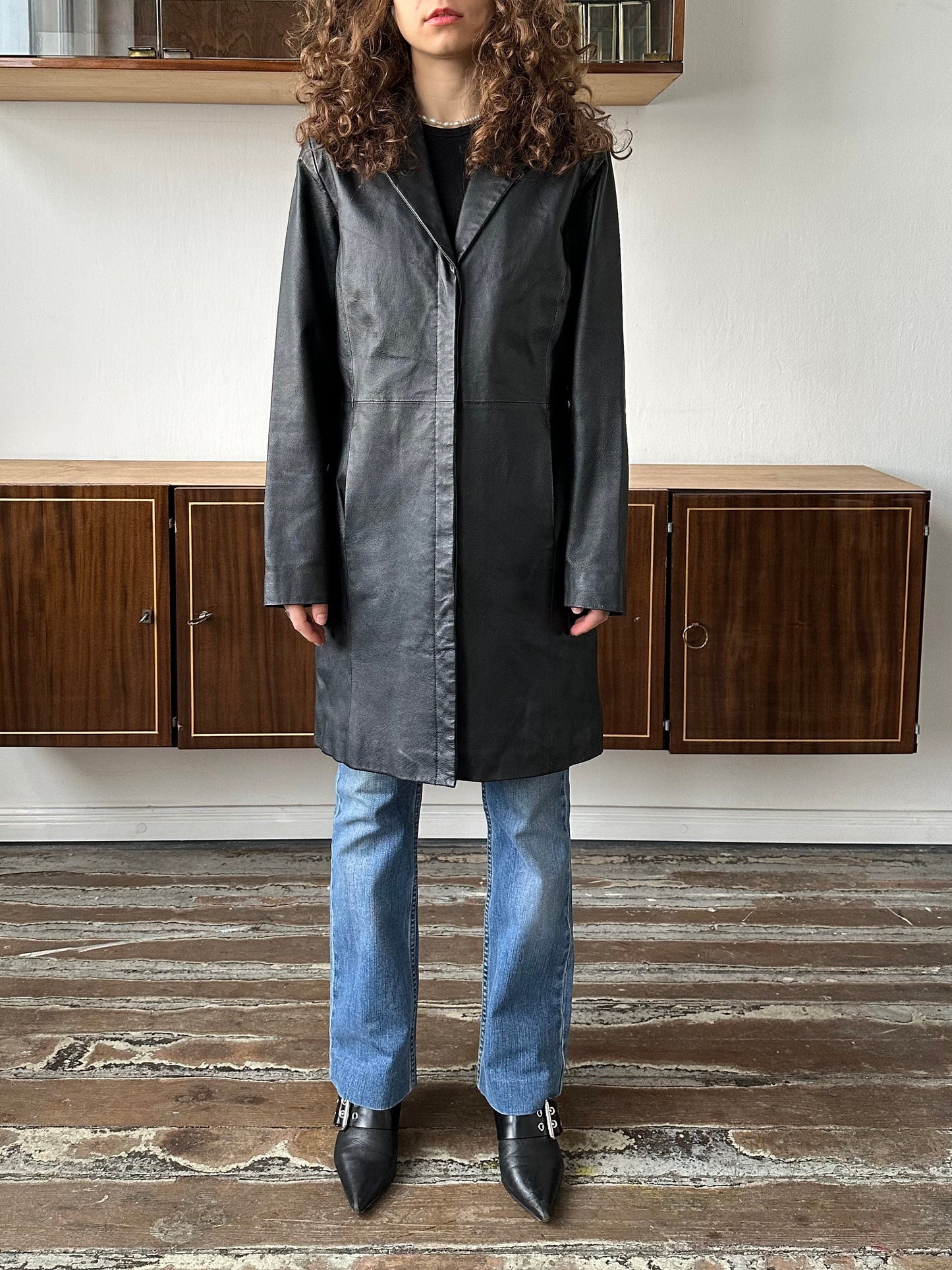 Vintage 90s straight leather coat in black
