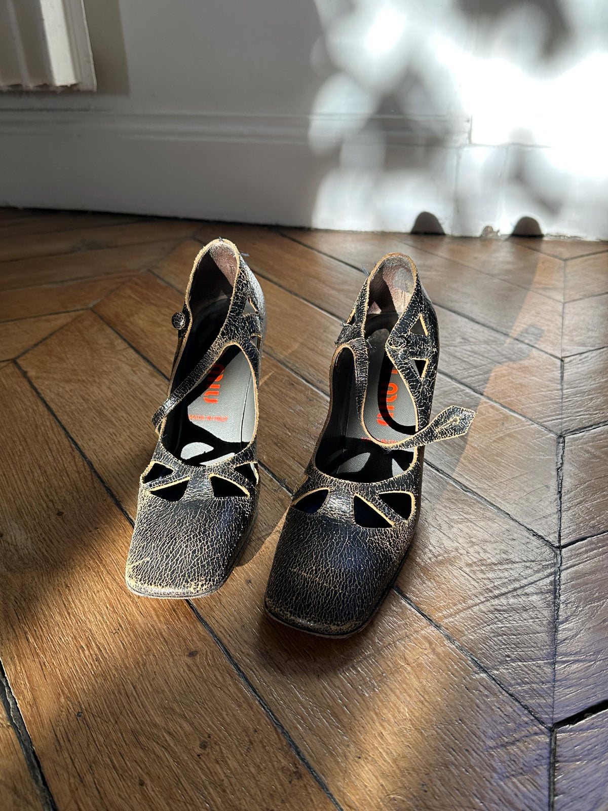 Archive Miu Miu FW2001 Cracked Leather Mary Jane Heels I US 6.5