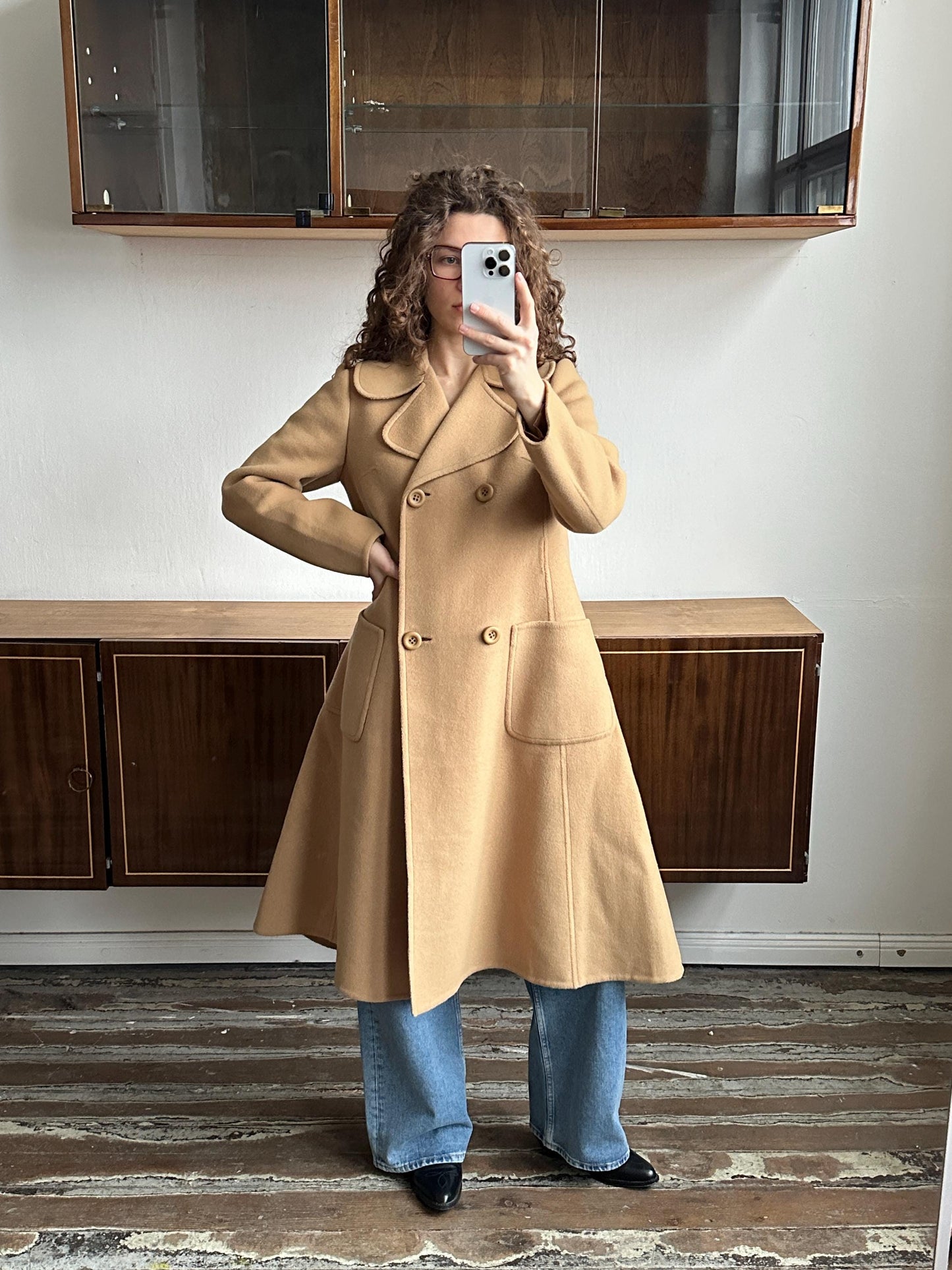 Vintage 80s Cute Midi Women Wool Coat In Beige with Accent Collar and Pockets