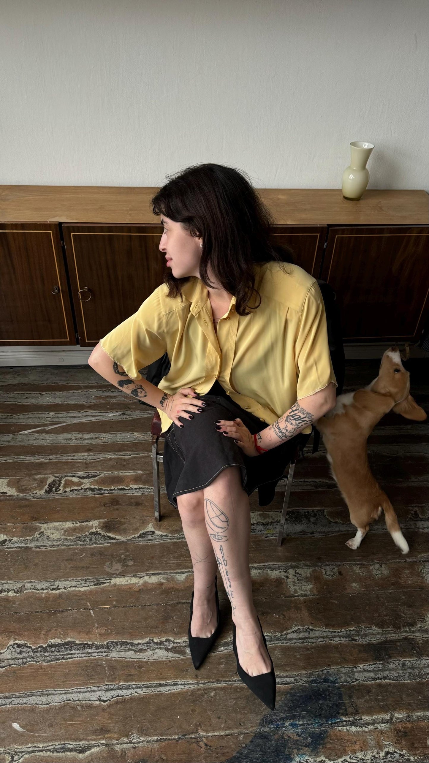 Vintage short-sleeve blouse in yellow with shoulder inserts