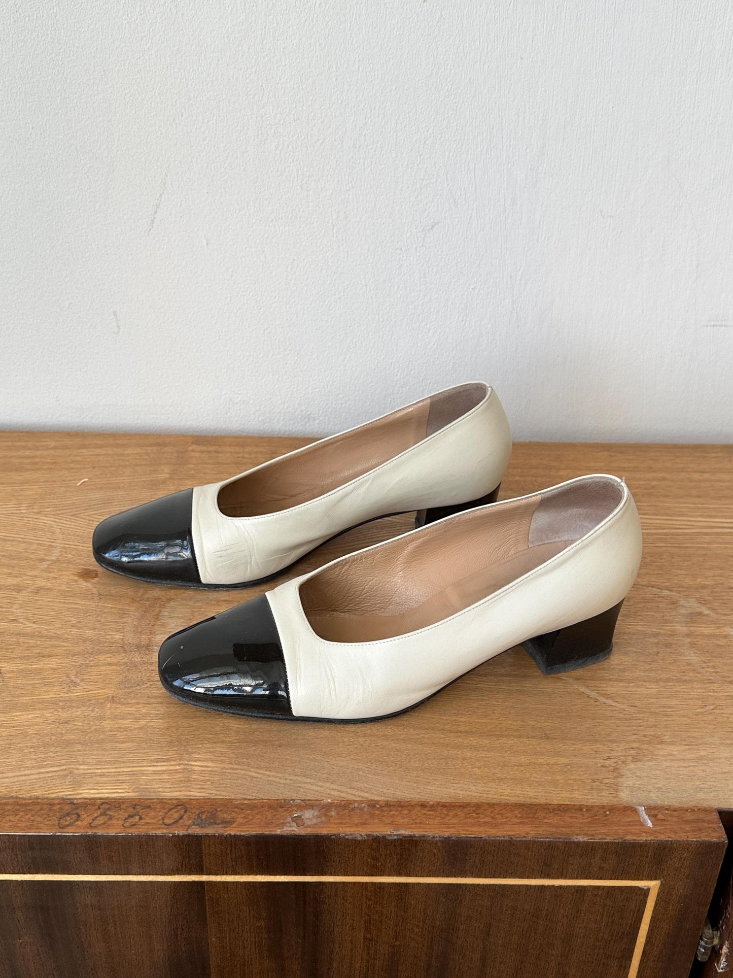 Vintage Cream Black Pumps Patent Cap Toe