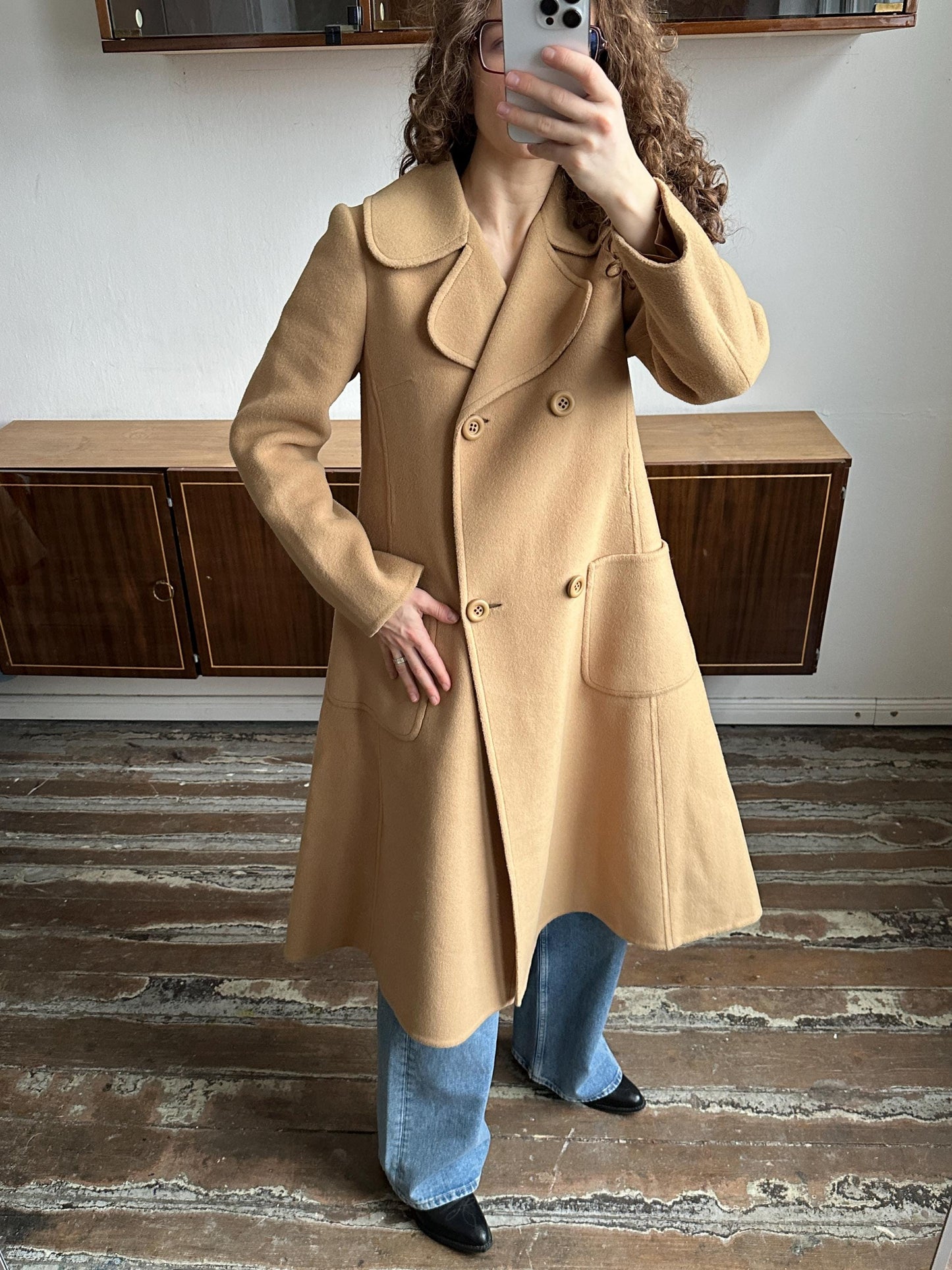 Vintage 80s Cute Midi Women Wool Coat In Beige with Accent Collar and Pockets