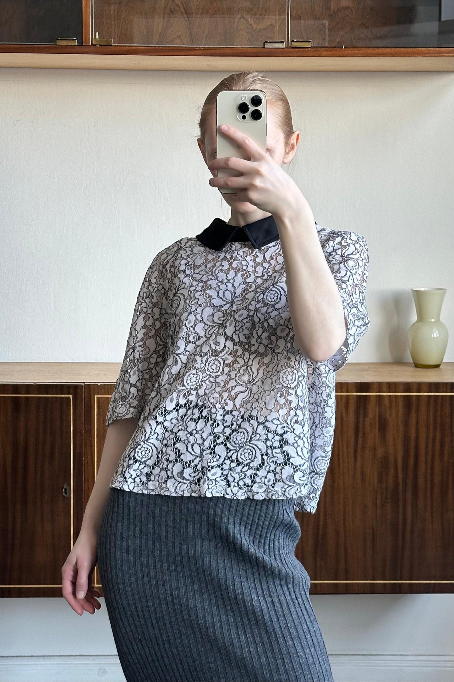 Vintage minimalistic short-sleeved top in black and white