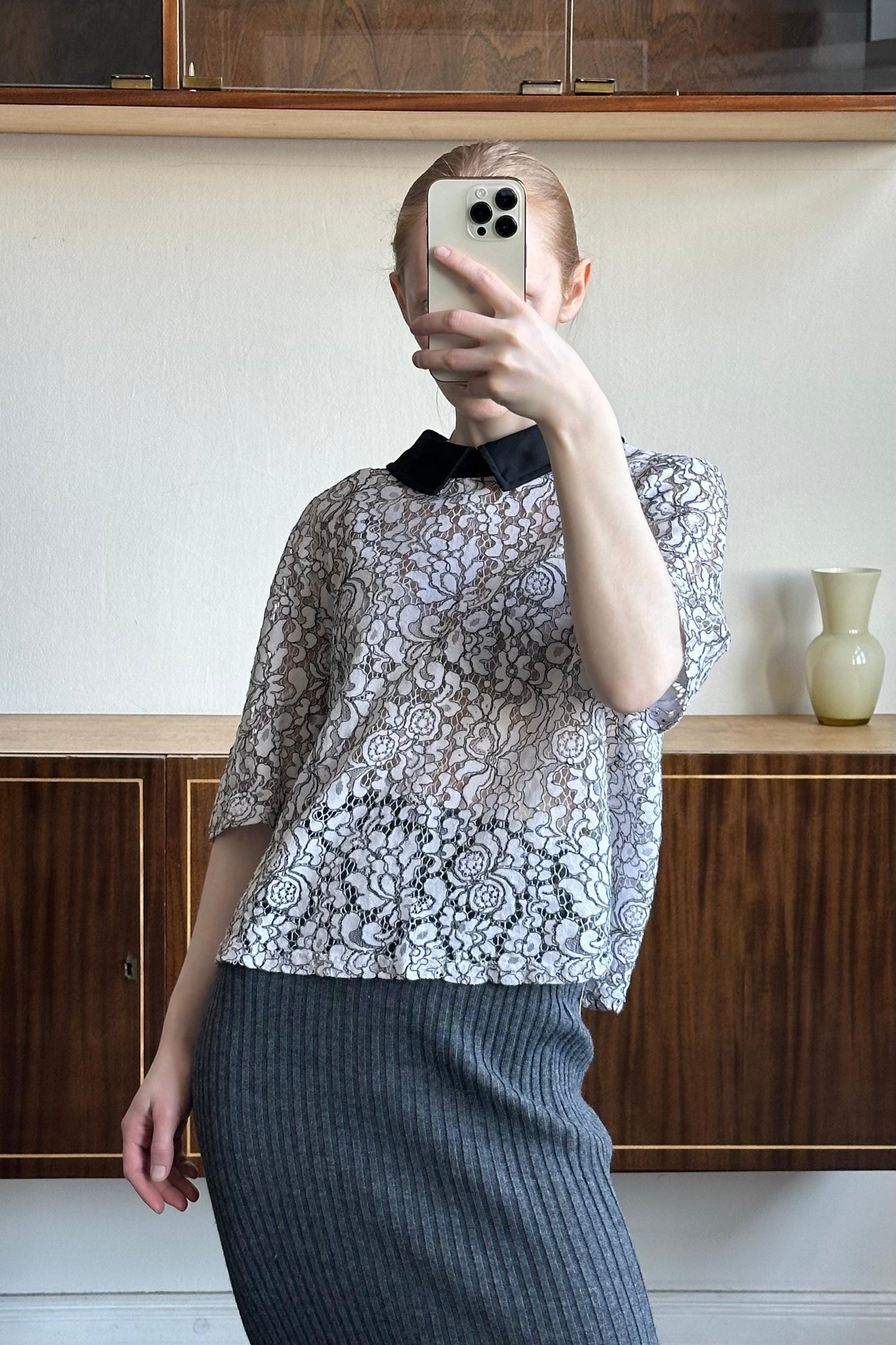 Vintage minimalistic short-sleeved top in black and white