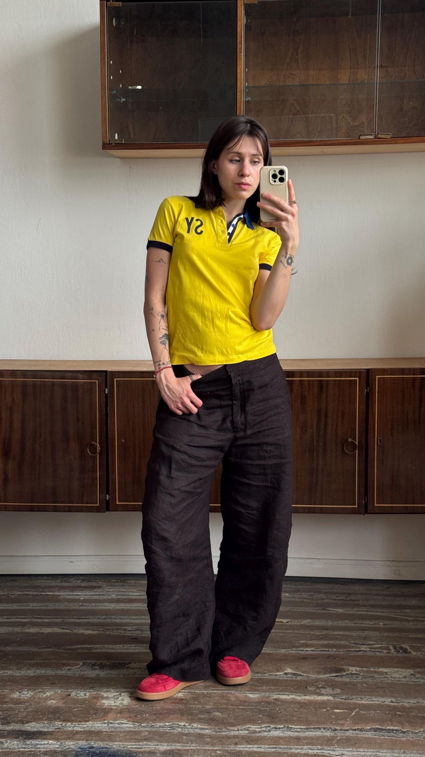 Vintage t-shirt in bright yellow with logo