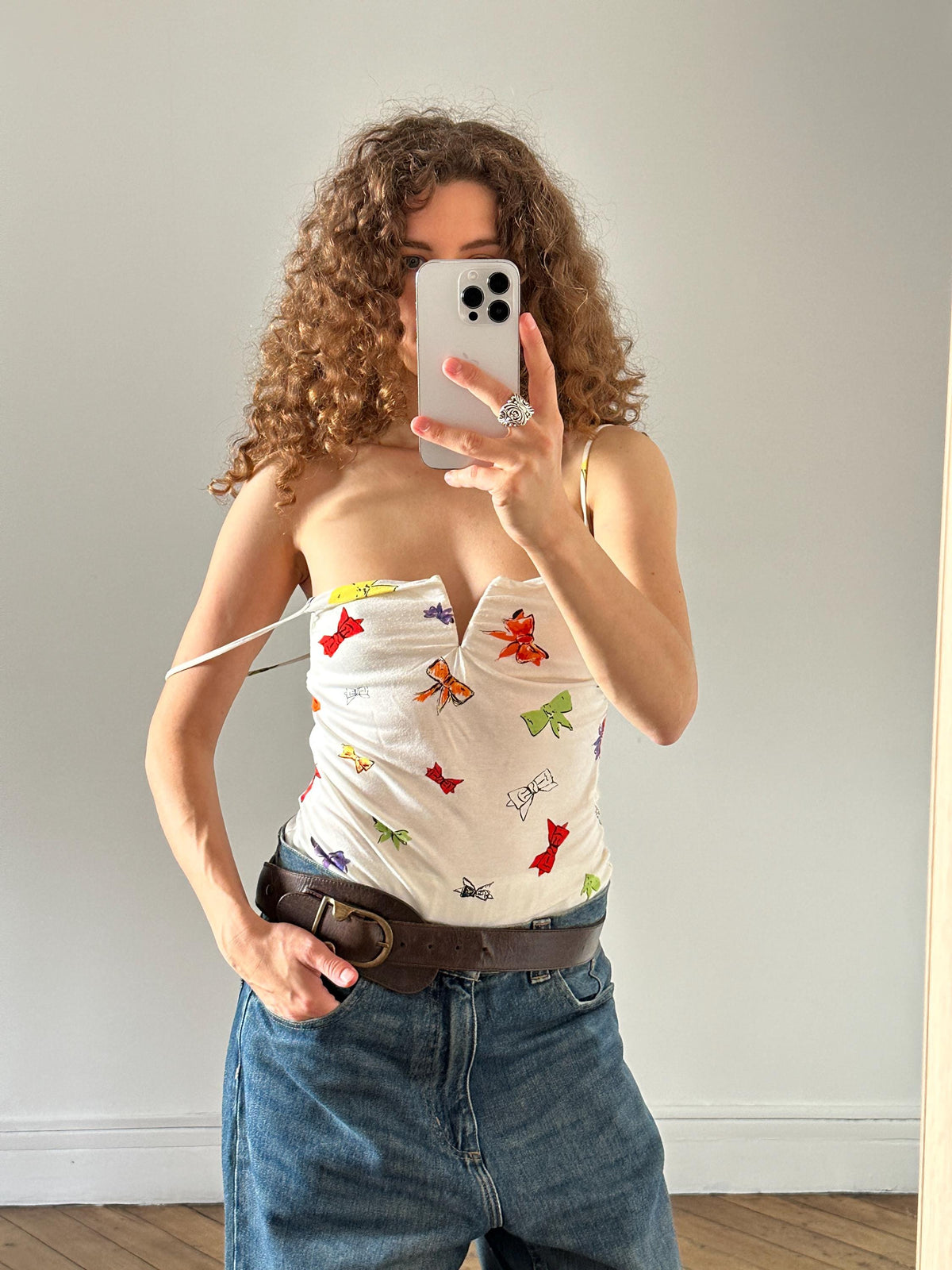 Vintage Iceberg Bow Print Top in White