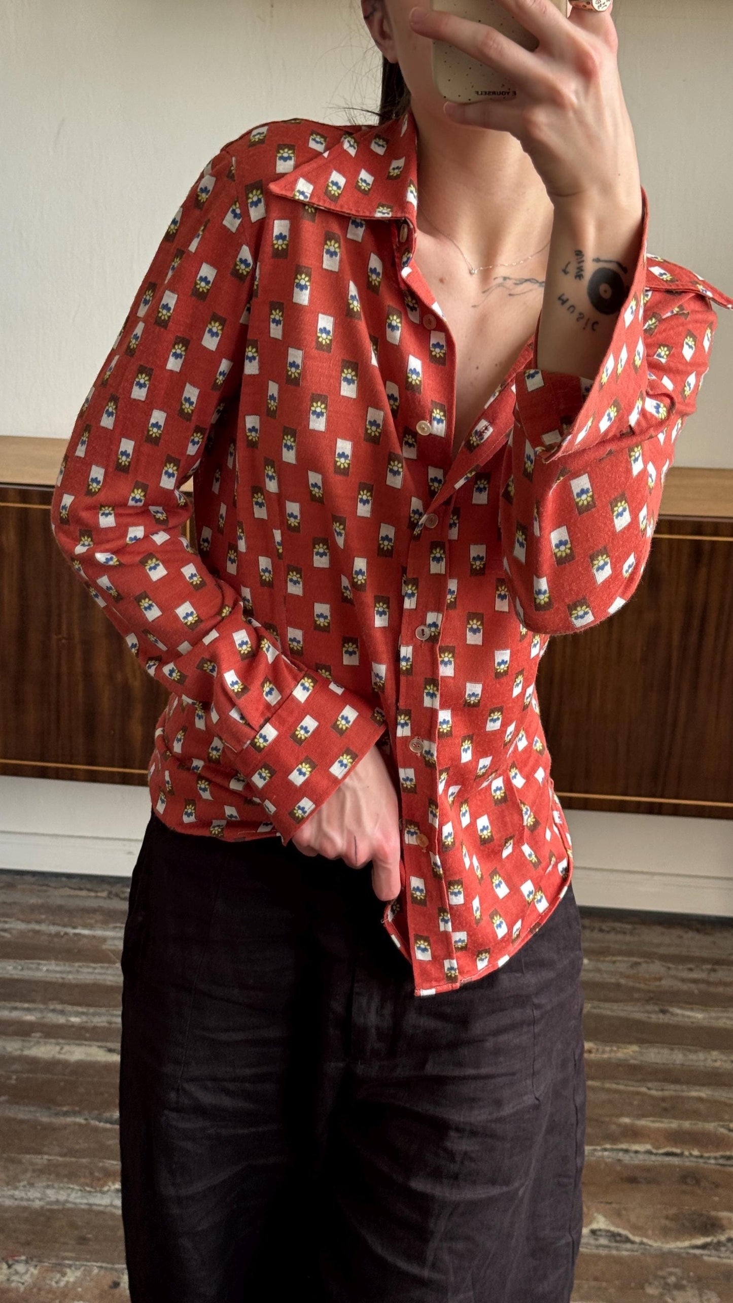 Vintage 90s patterned long sleeve blouse in red