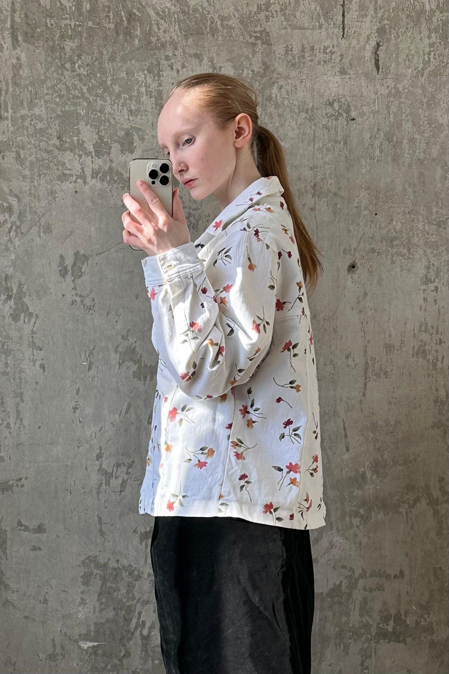 Vintage slim-fit cotton denim jacket in white with floral prints