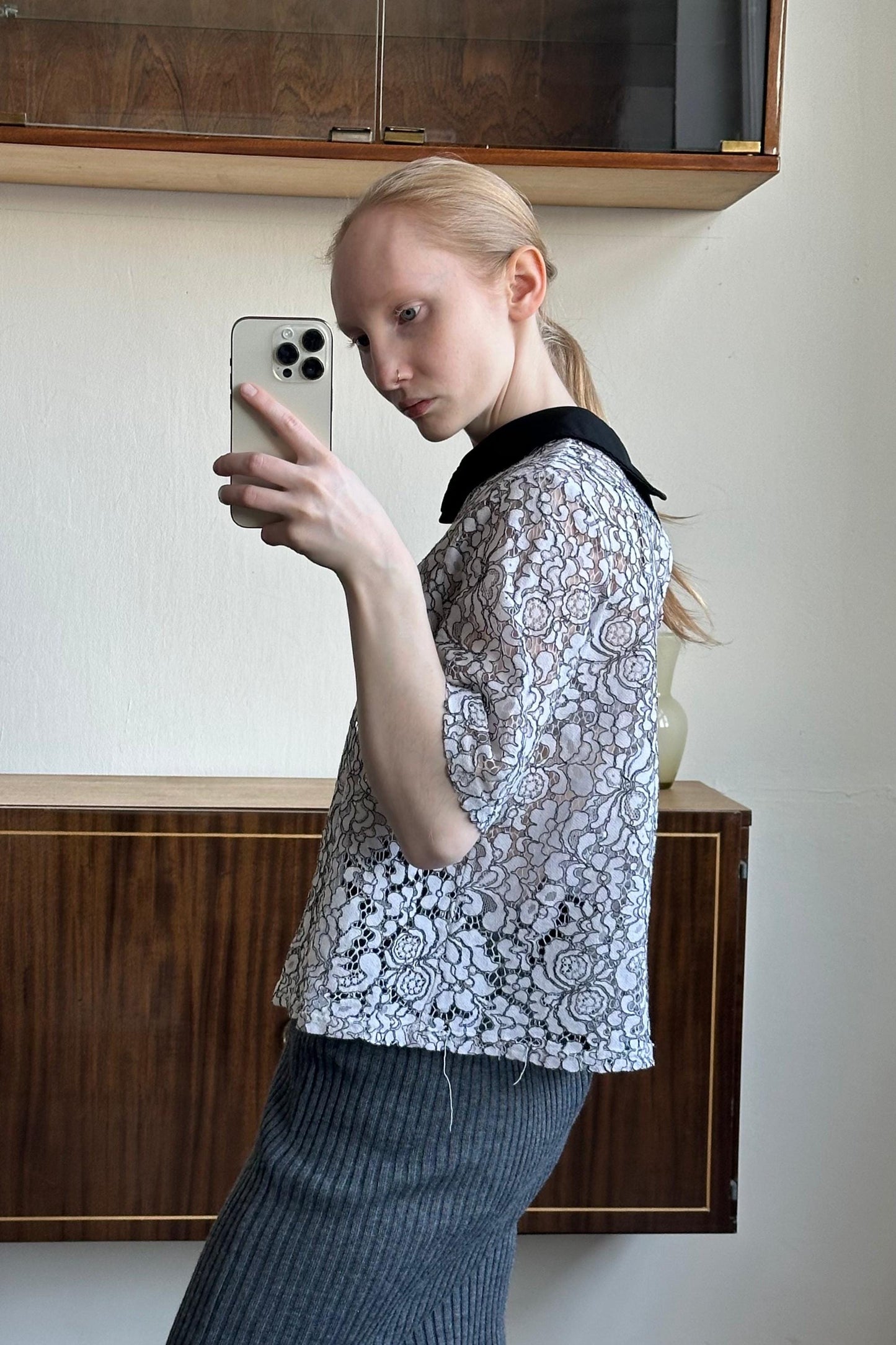 Vintage minimalistic short-sleeved top in black and white