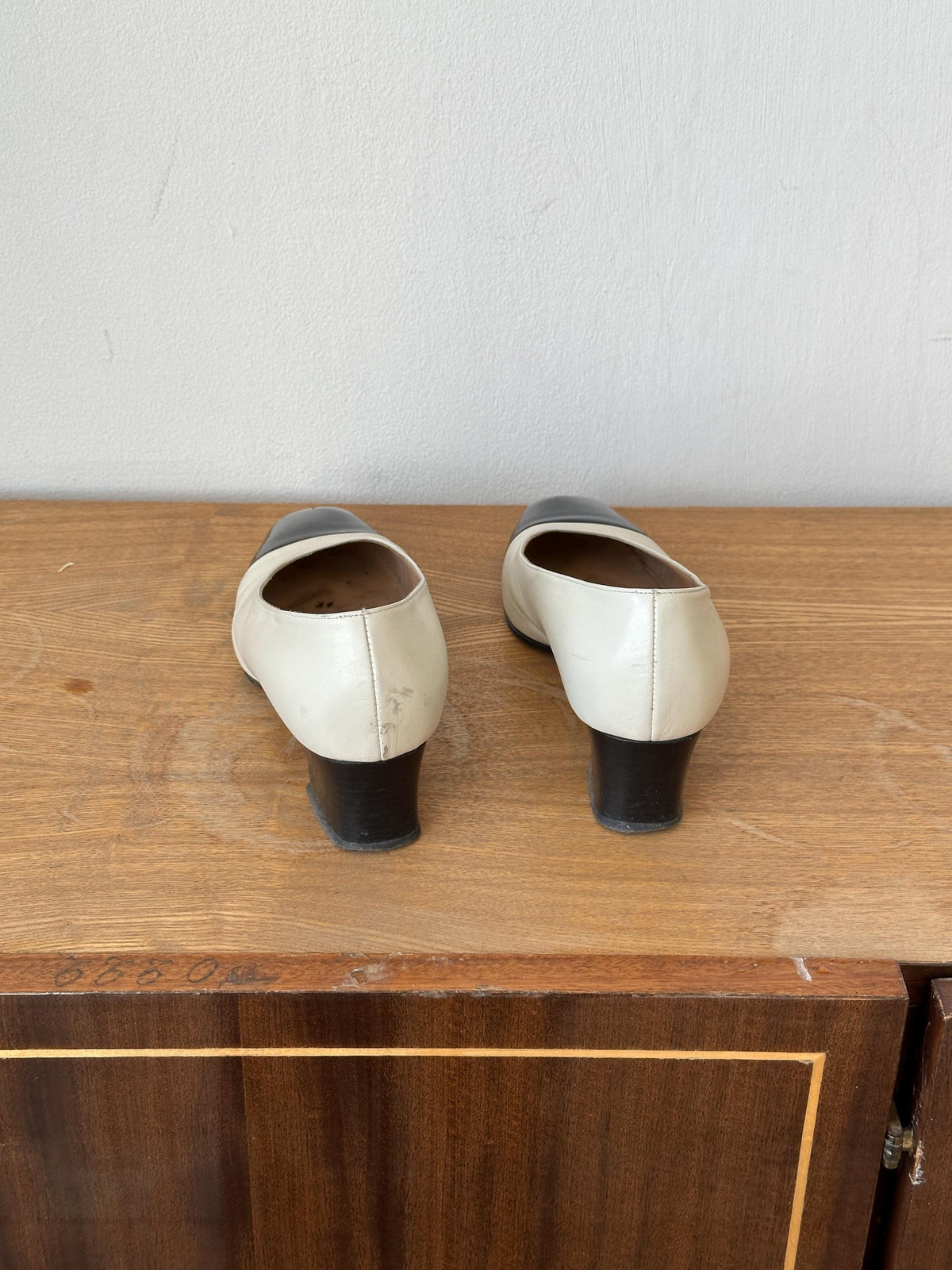 Vintage Cream Black Pumps Patent Cap Toe