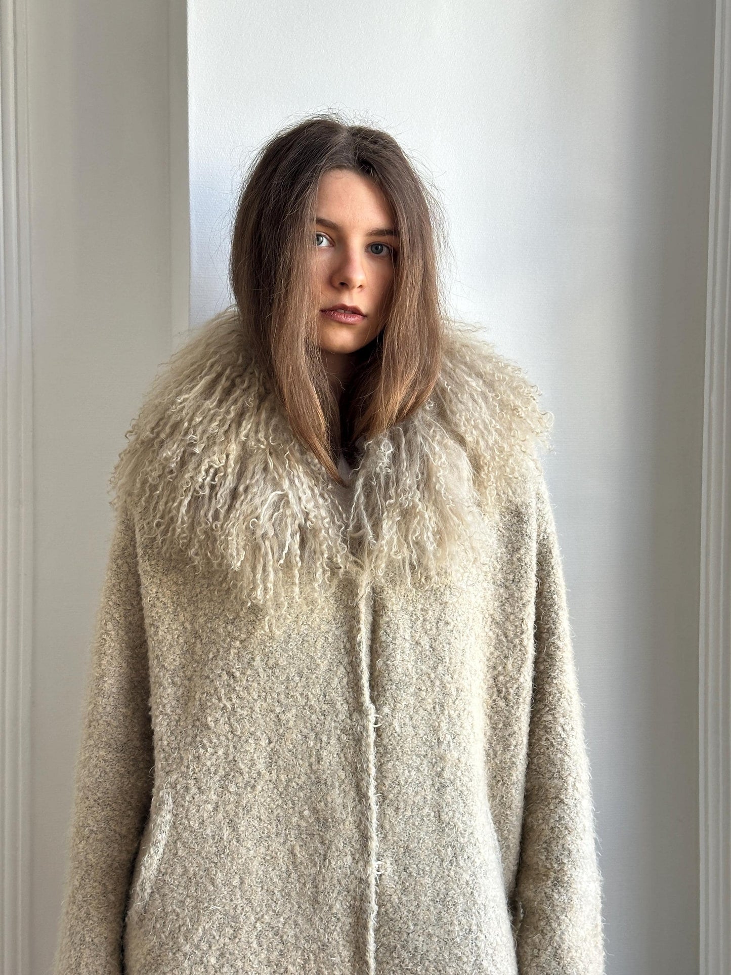 Vintage 90s Wool Coat with Voluminous Lamb Fur Collar in Beige