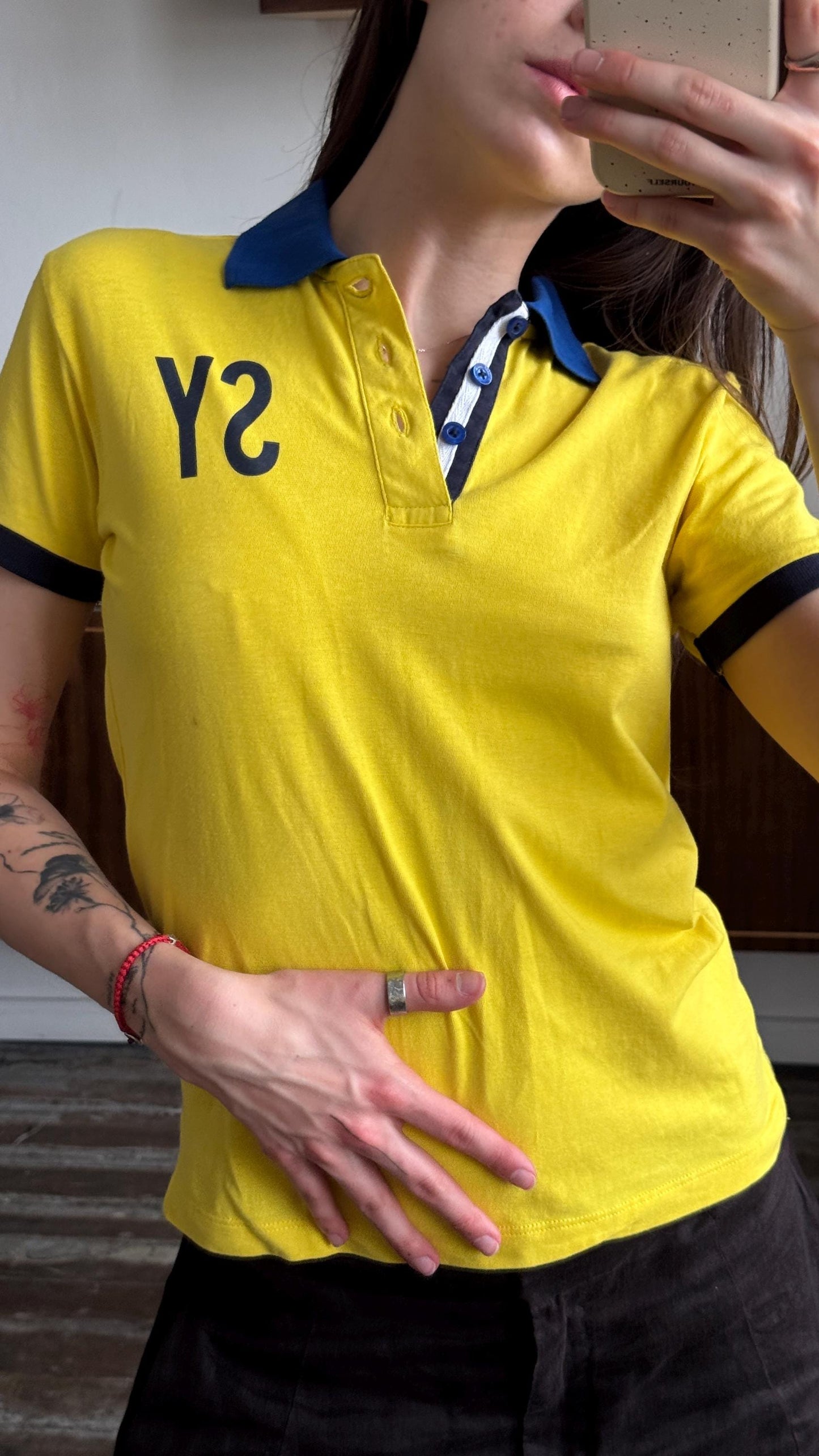 Vintage t-shirt in bright yellow with logo