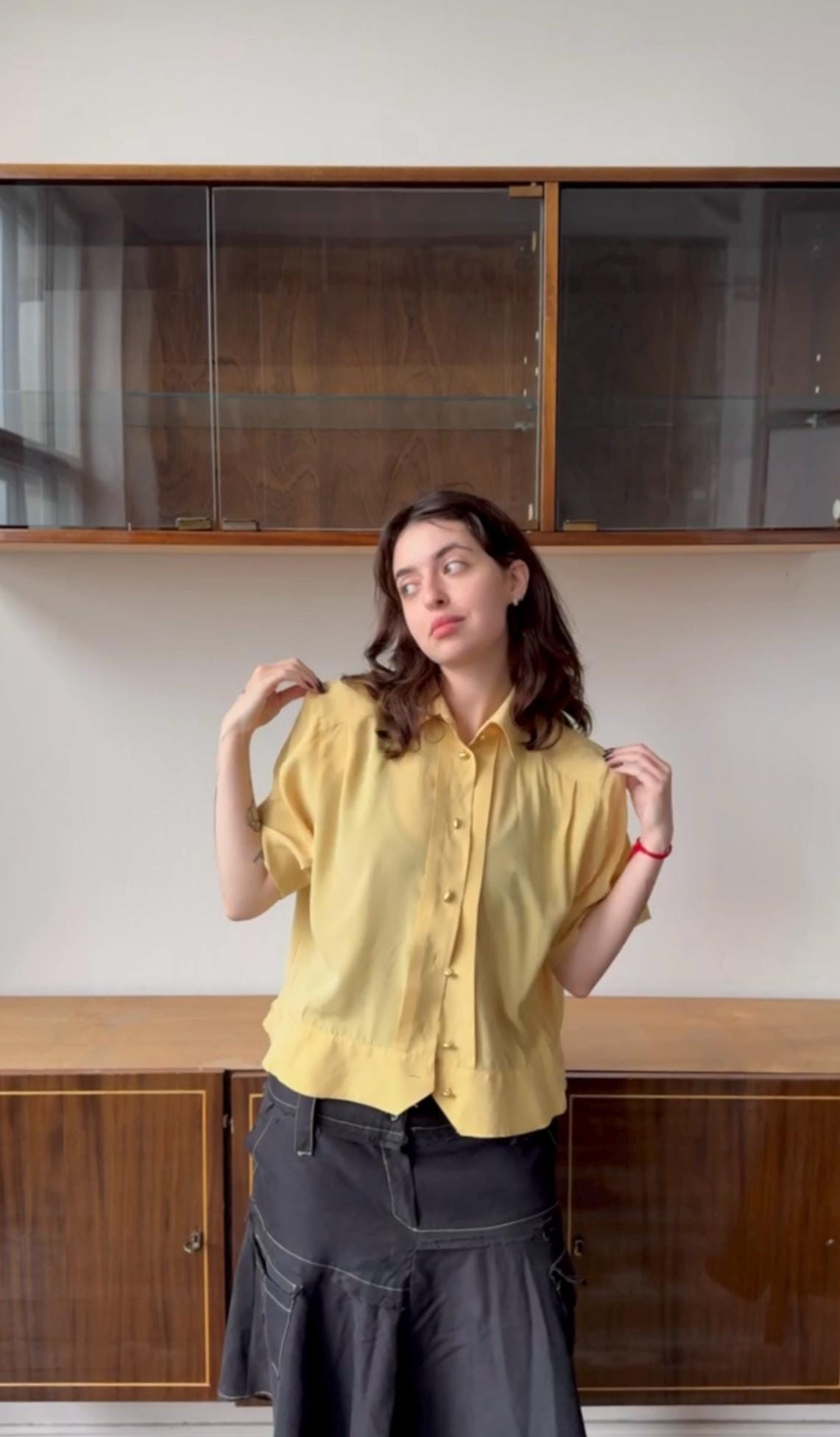 Vintage short-sleeve blouse in yellow with shoulder inserts