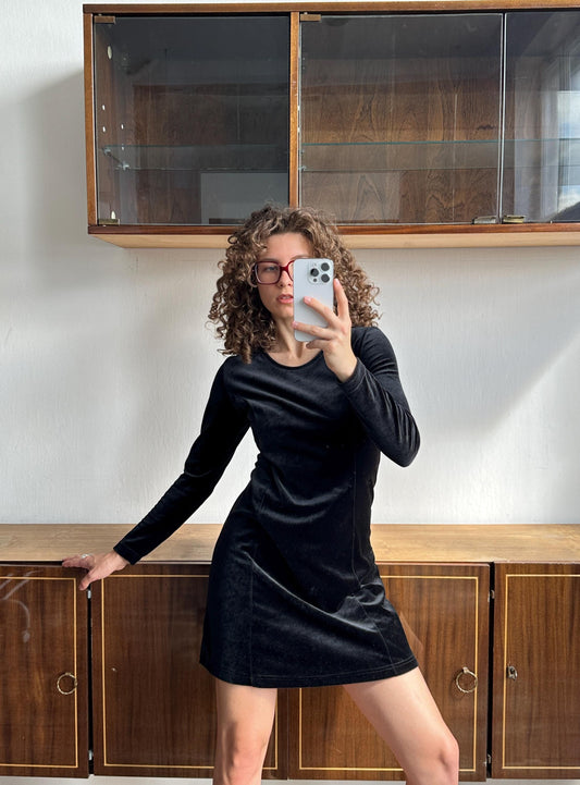 Vintage 90s long-sleeved velvet dress in black
