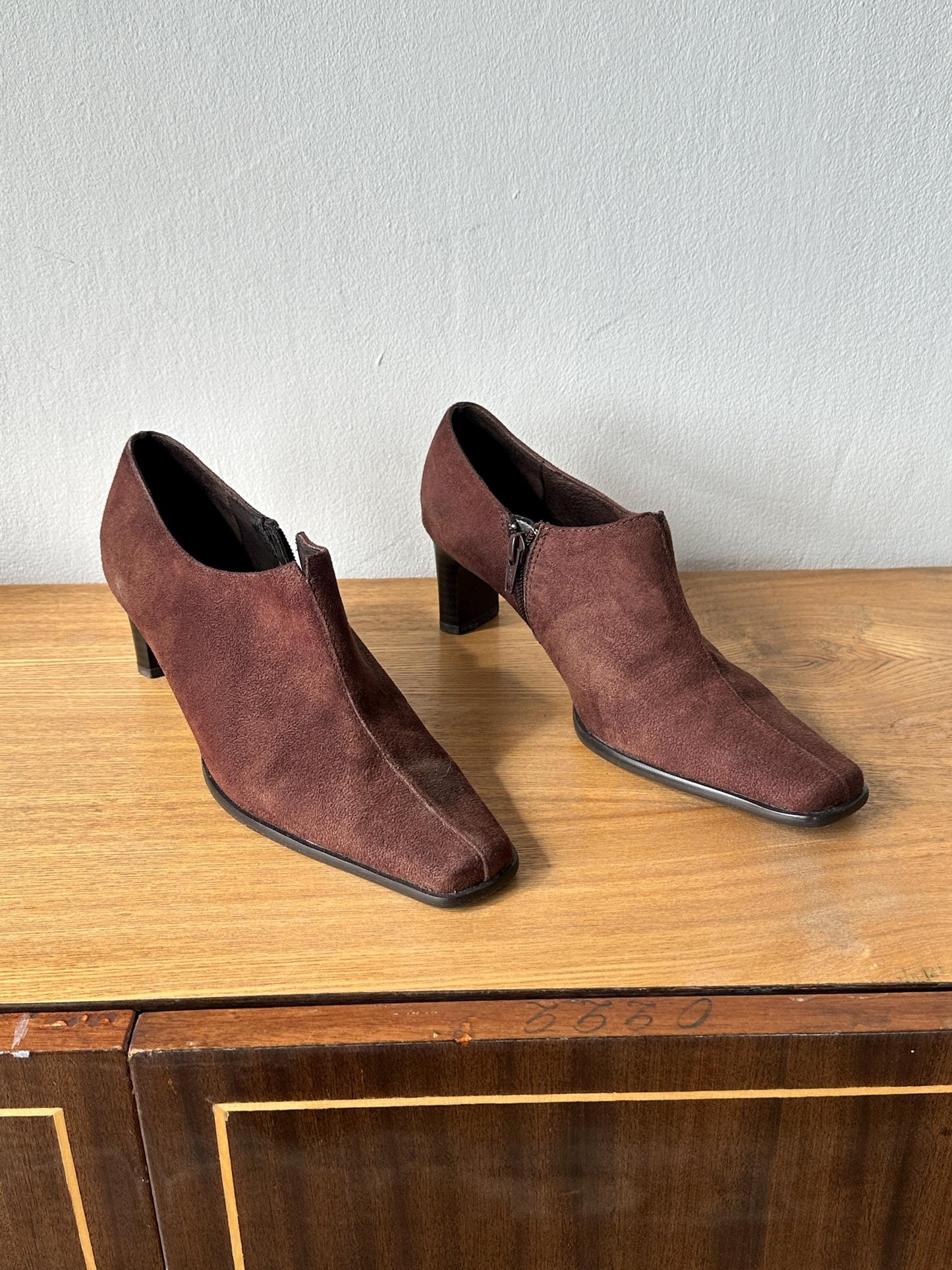Vintage Brown Suede Ankle Boots | Pointed Toe Heeled Booties | US 8