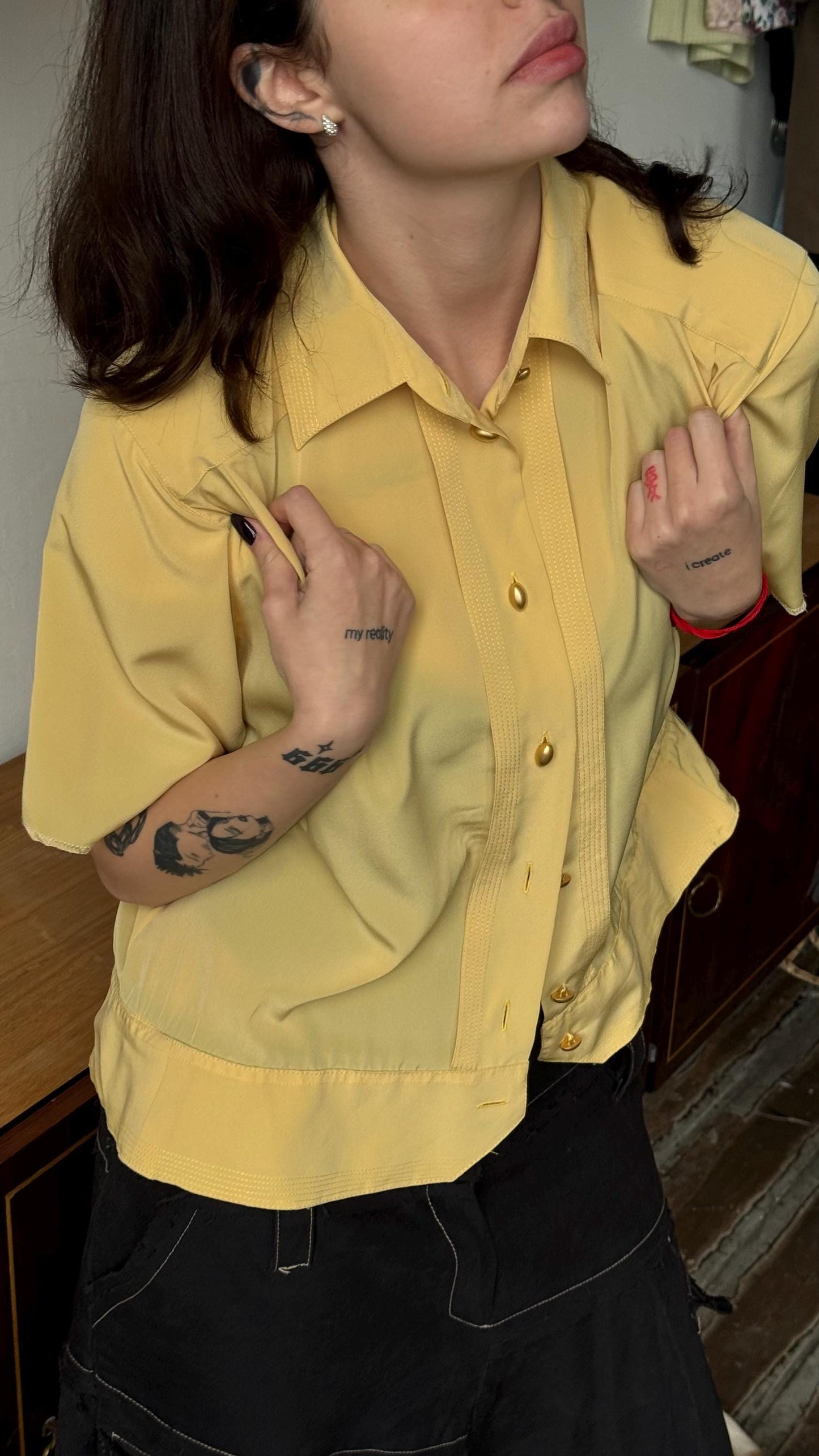 Vintage short-sleeve blouse in yellow with shoulder inserts