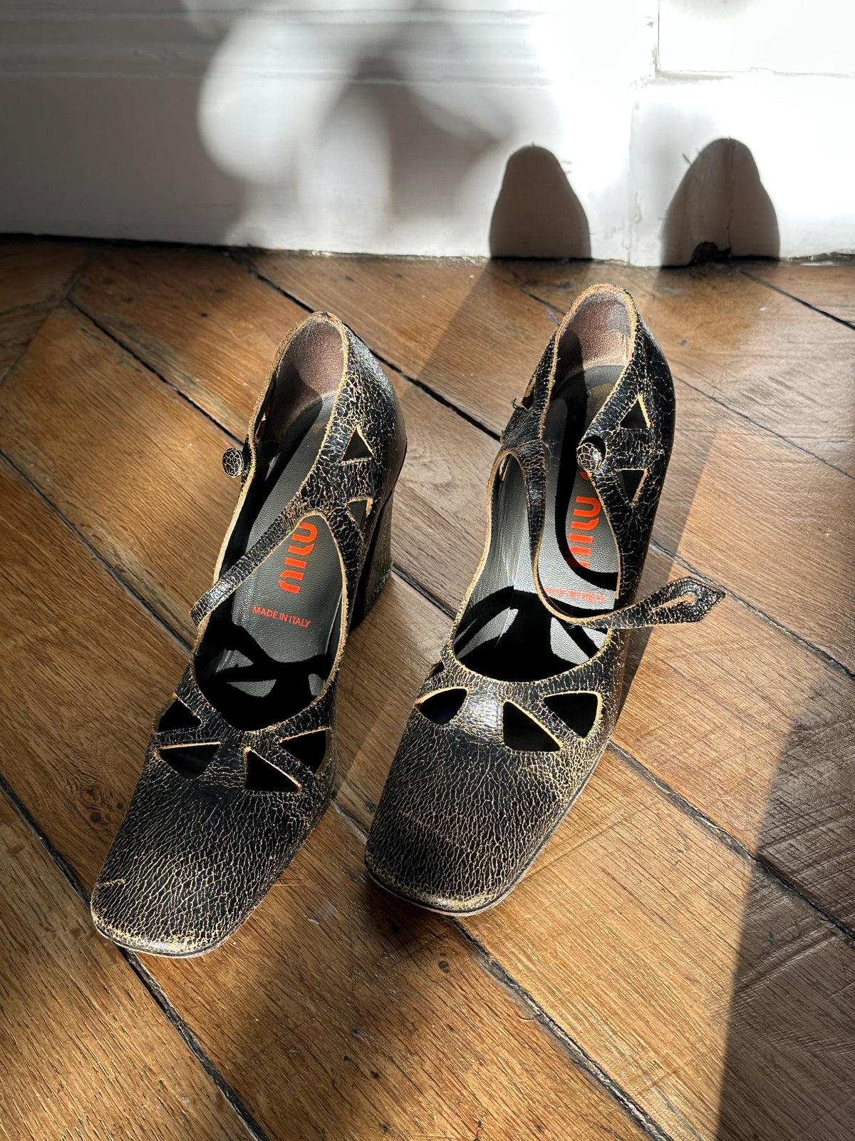 Archive Miu Miu FW2001 Cracked Leather Mary Jane Heels I US 6.5