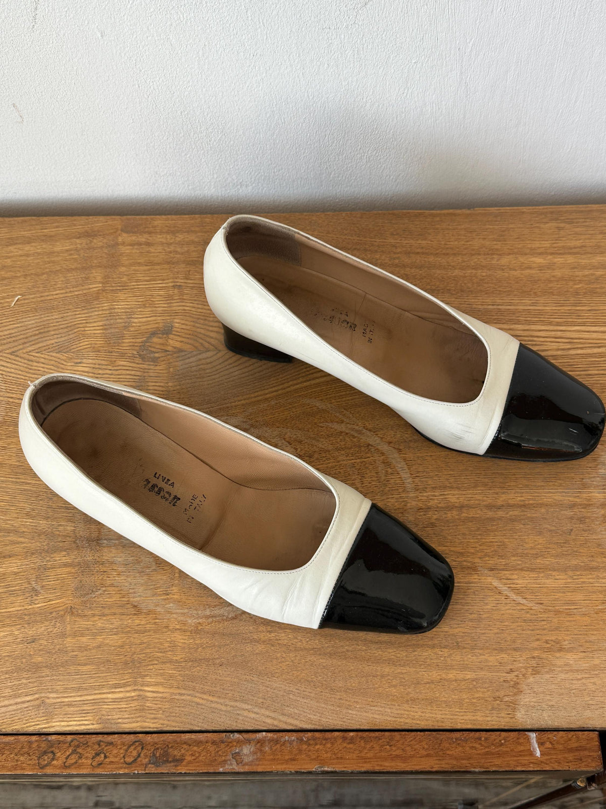 Vintage Cream Black Pumps Patent Cap Toe