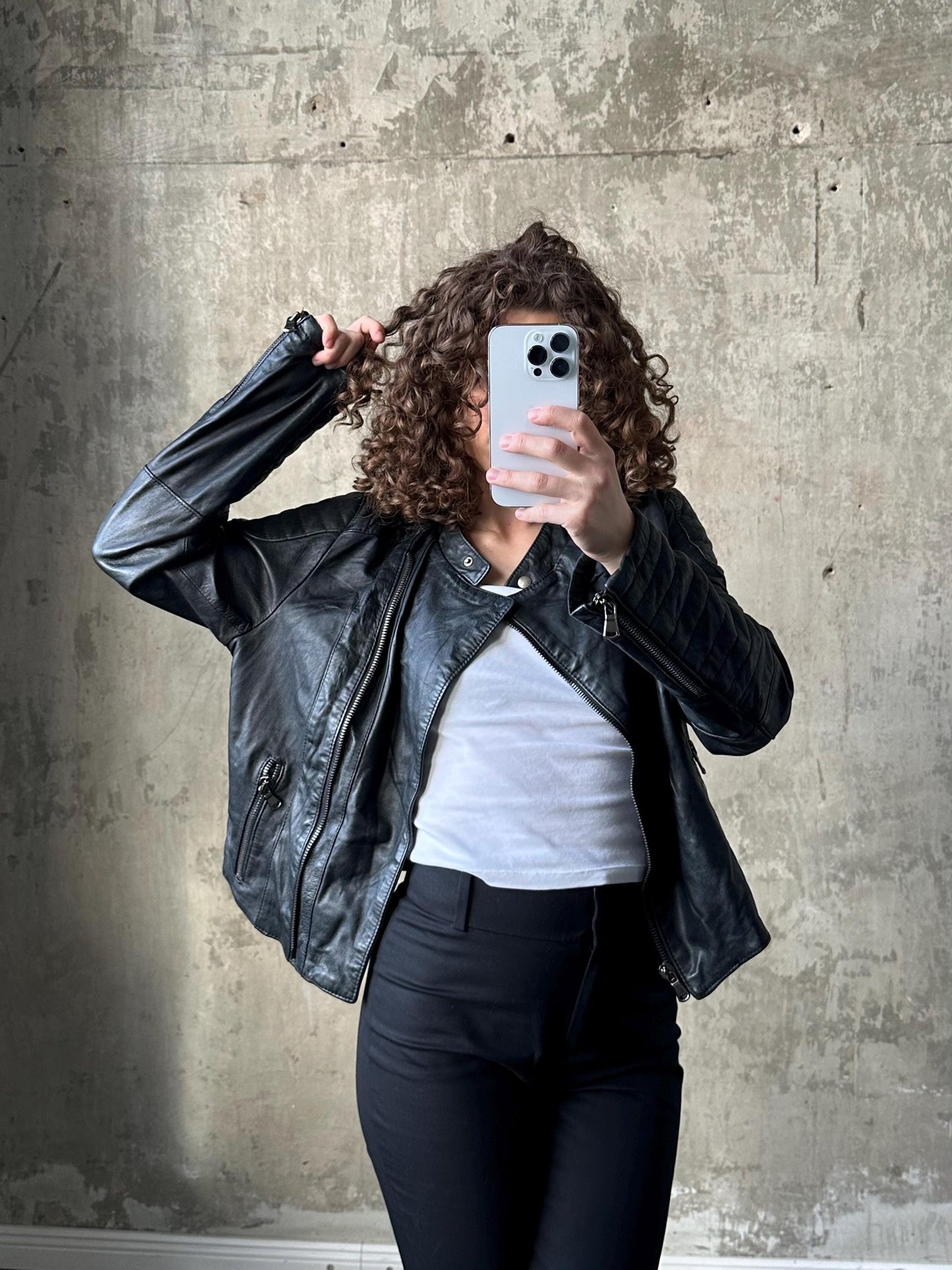 Vintage Y2K leather slim fit motorcycle jacket in black