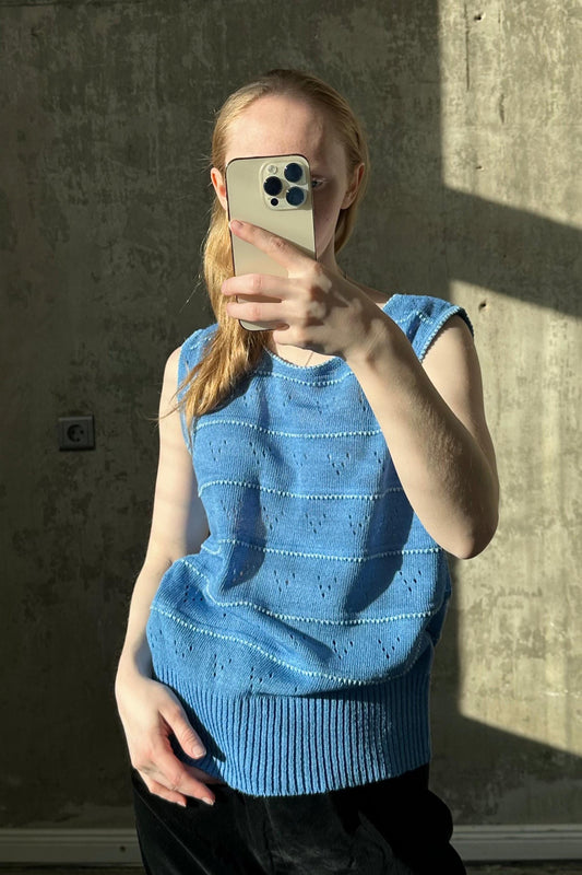 Vintage y2k knitted top/vest, crochet top in blue