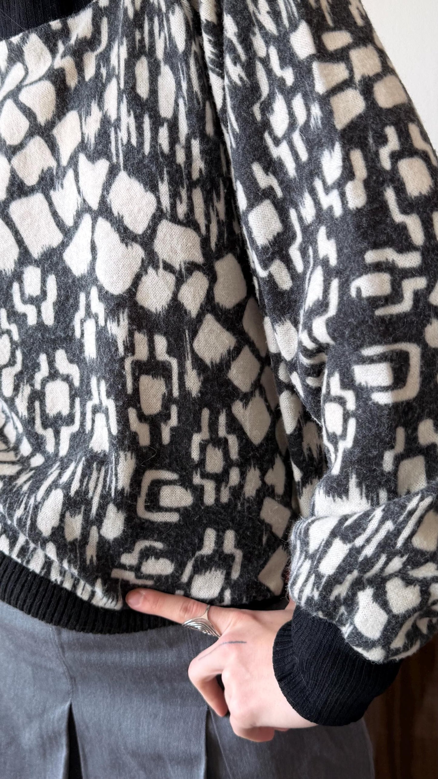 Vintage 90s Abstract Knit Sweater in Black and White