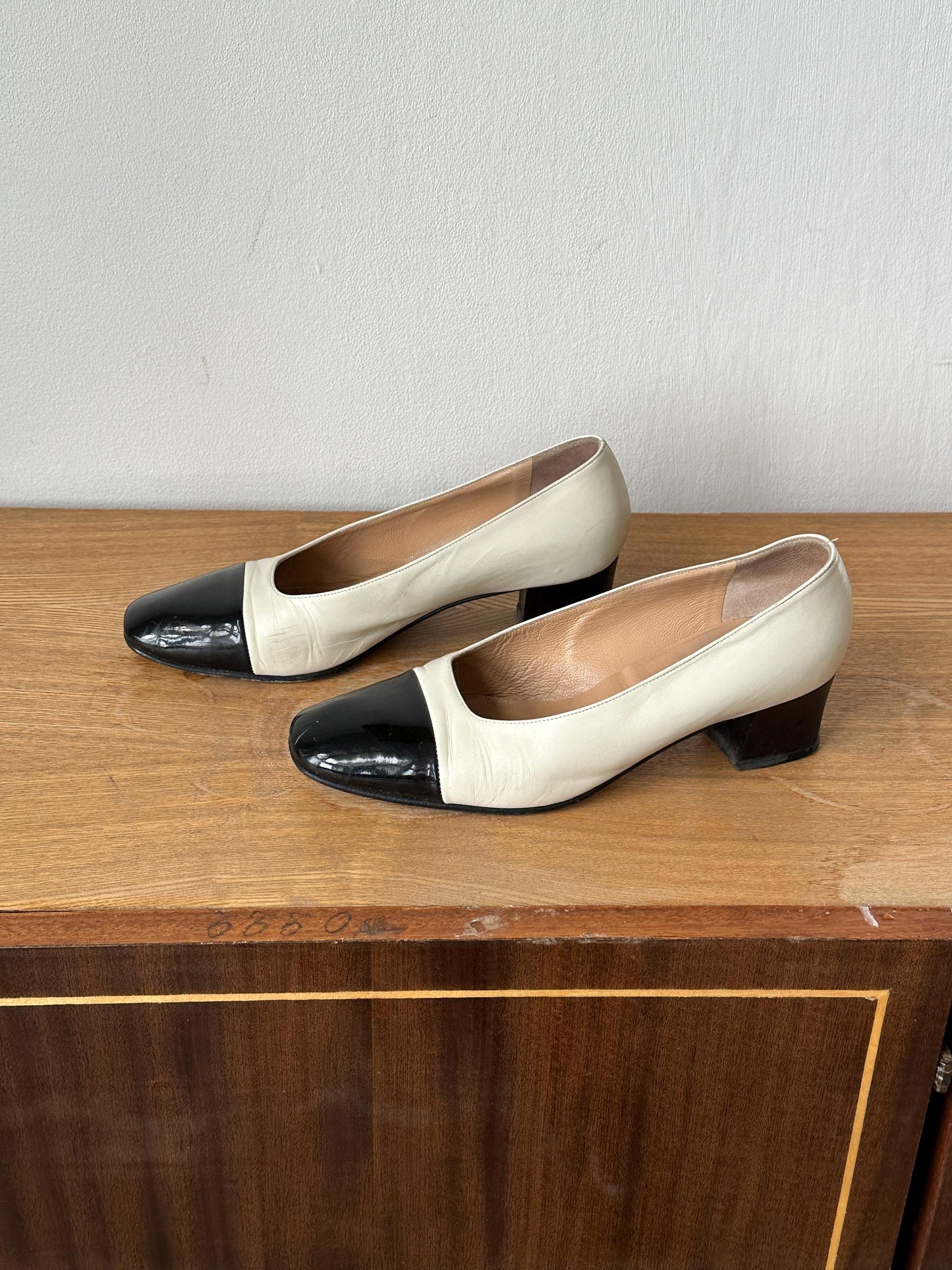 Vintage Cream Black Pumps Patent Cap Toe