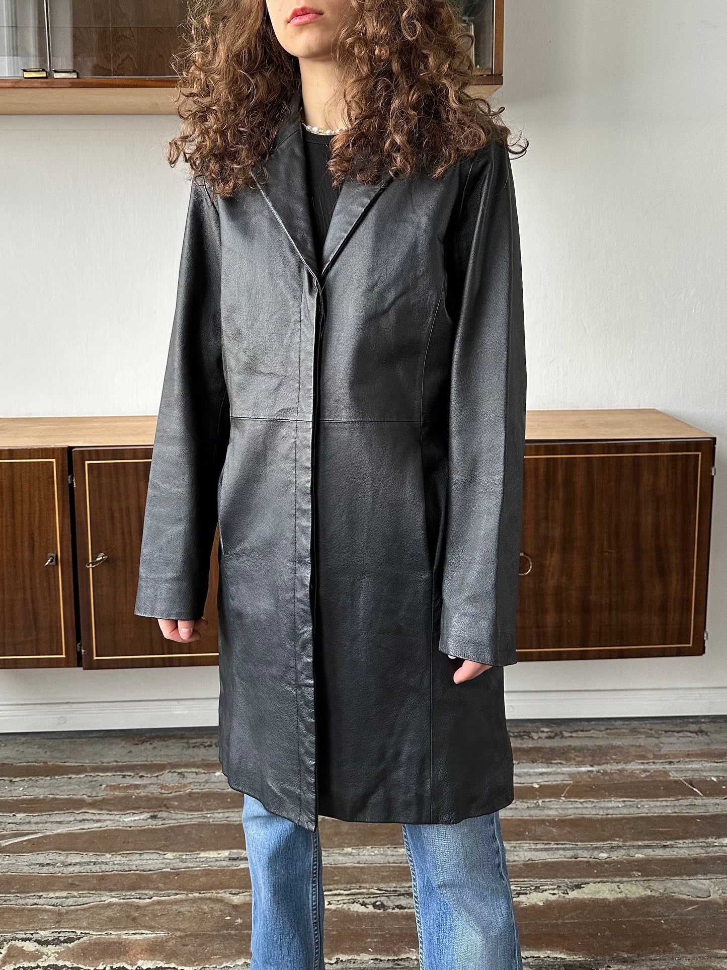 Vintage 90s straight leather coat in black